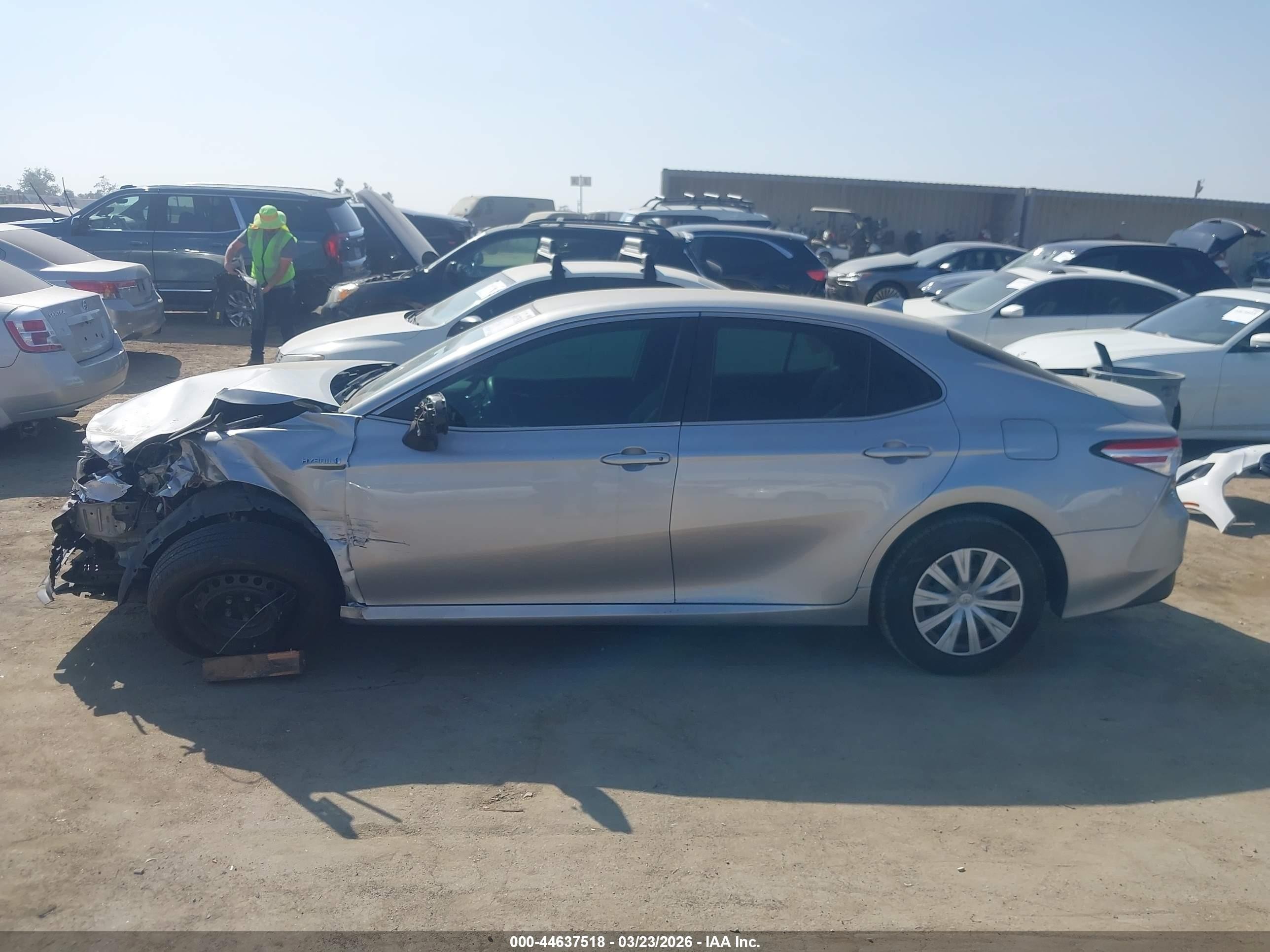 2020 Toyota Camry Le Hybrid Серебряный vin: 4T1L31AK9LU536285