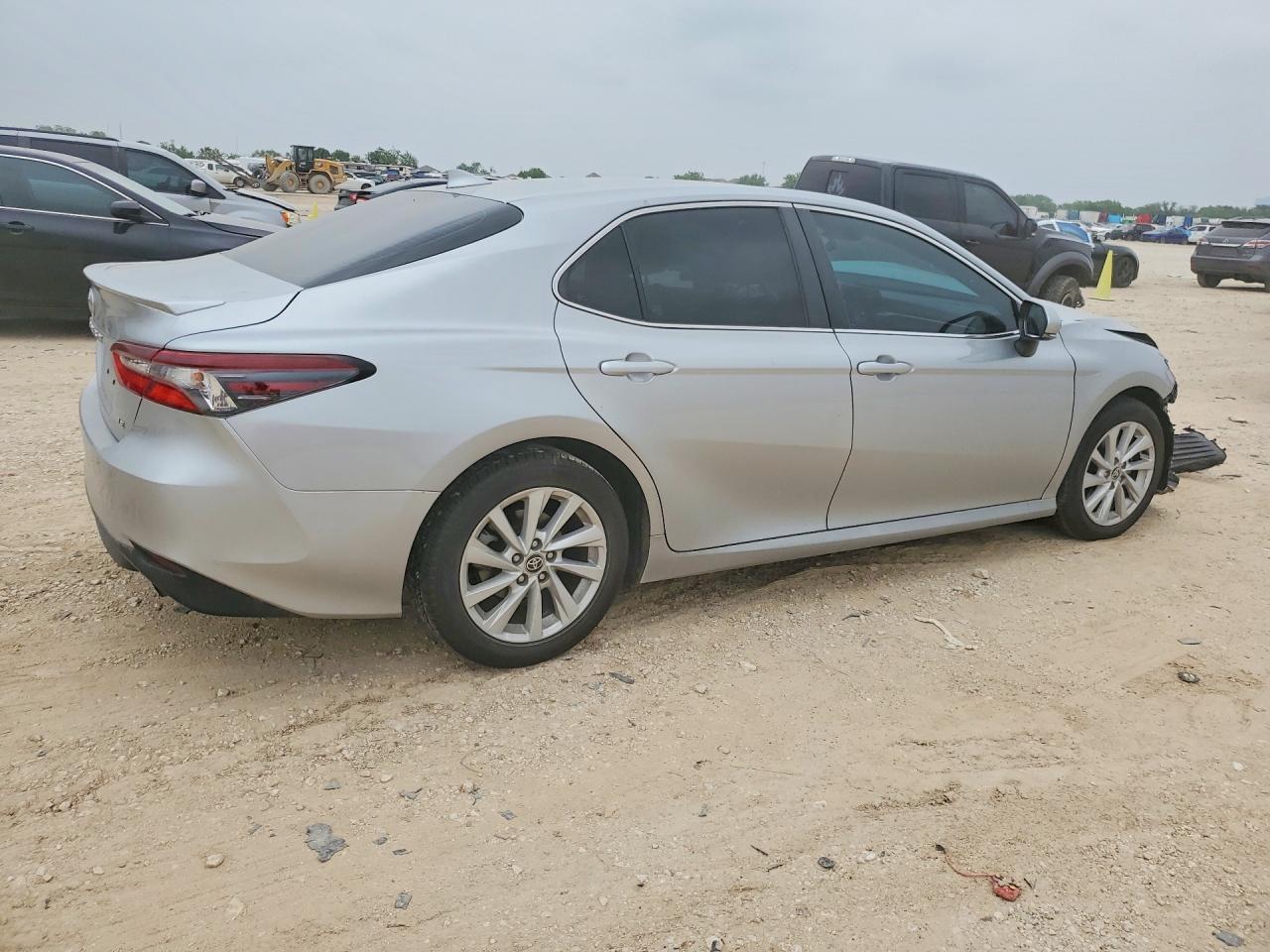 2023 Toyota Camry Le Silver vin: 4T1R11AK3PU804415