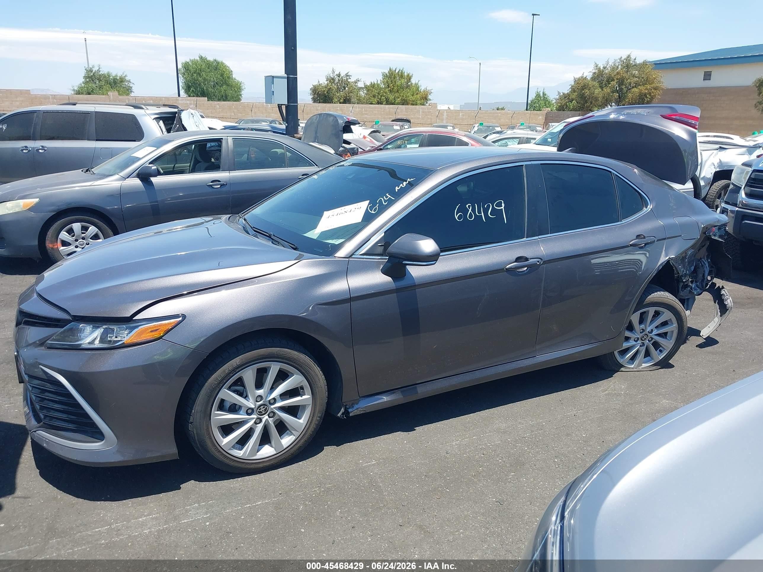 2021 Toyota Camry Le Gray vin: 4T1R11AK6MU610439