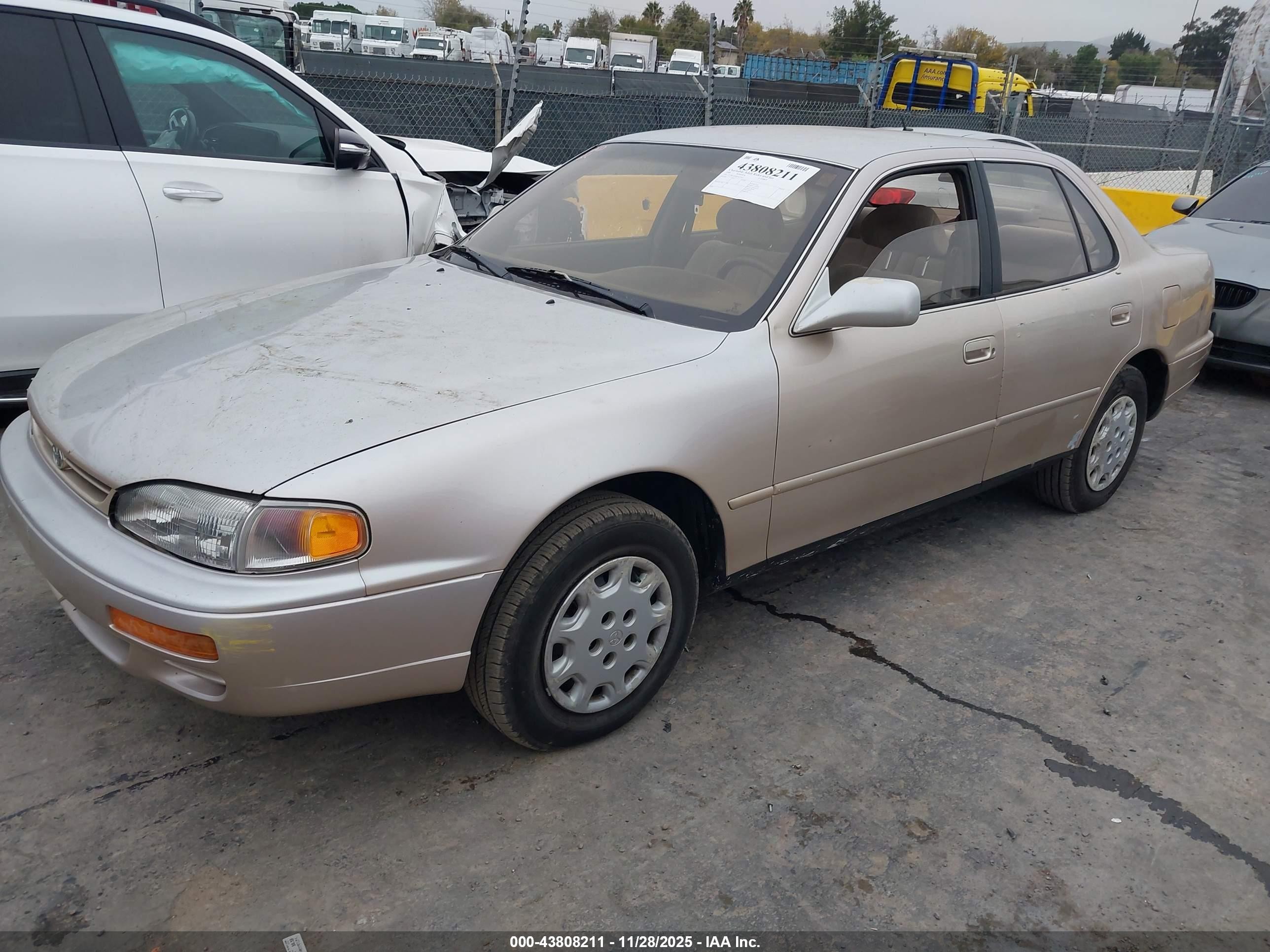 1995 Toyota Camry Le Gold vin: 4T1SK12E0SU613504