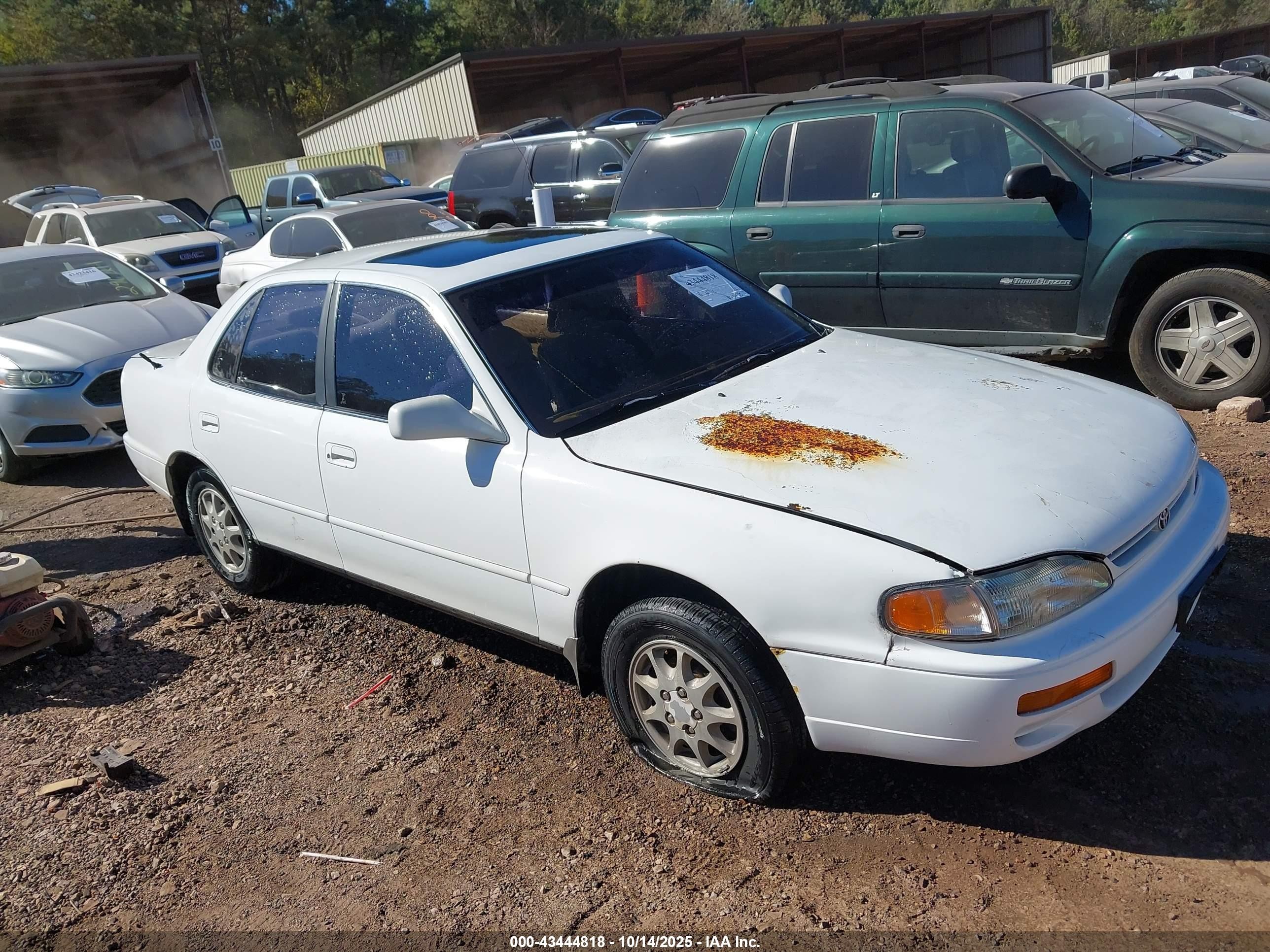 1995 Toyota Camry Le White vin: 4T1SK12E1SU894180