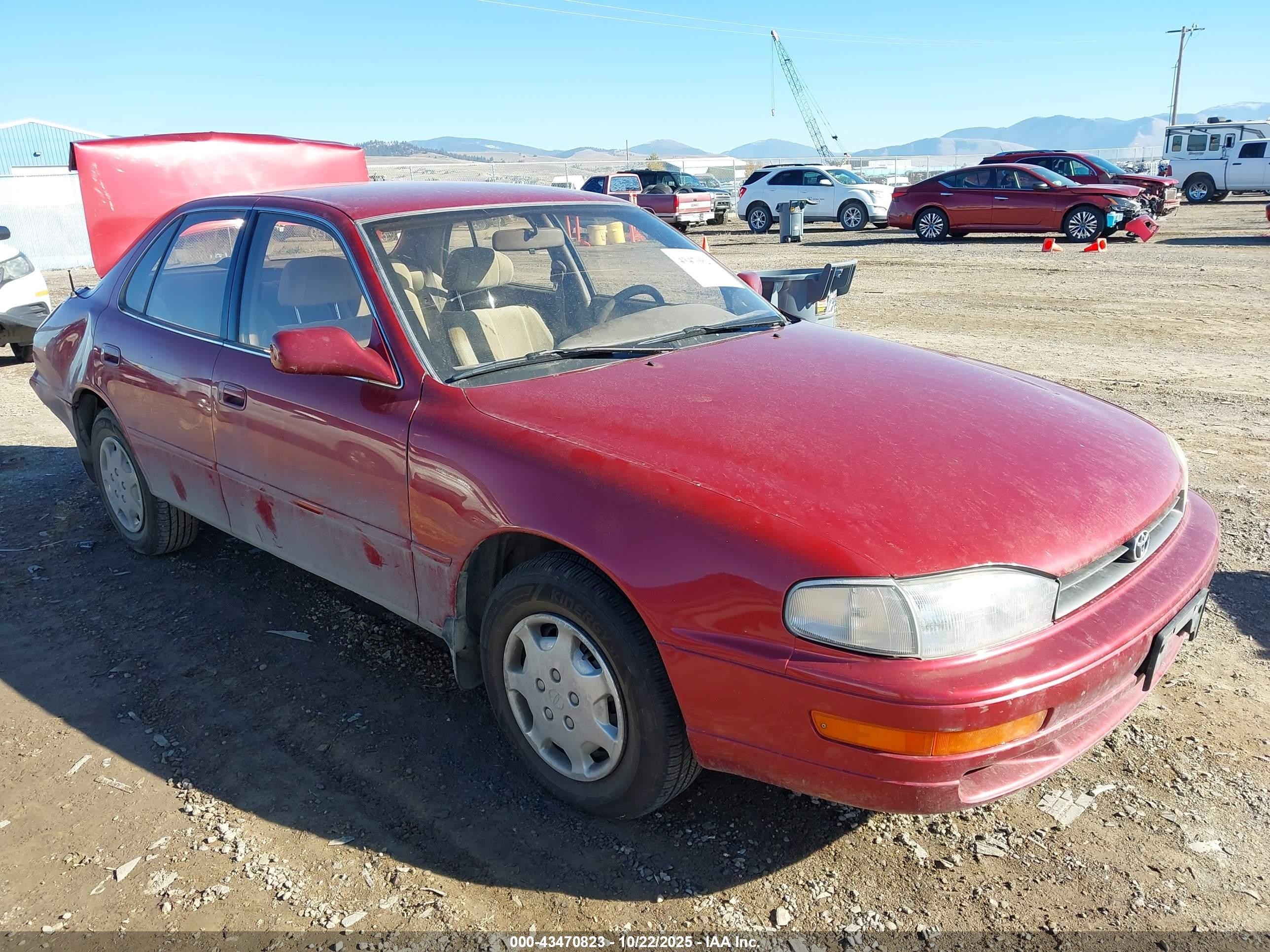 1994 Toyota Camry Le Red vin: 4T1SK12E2RU401259