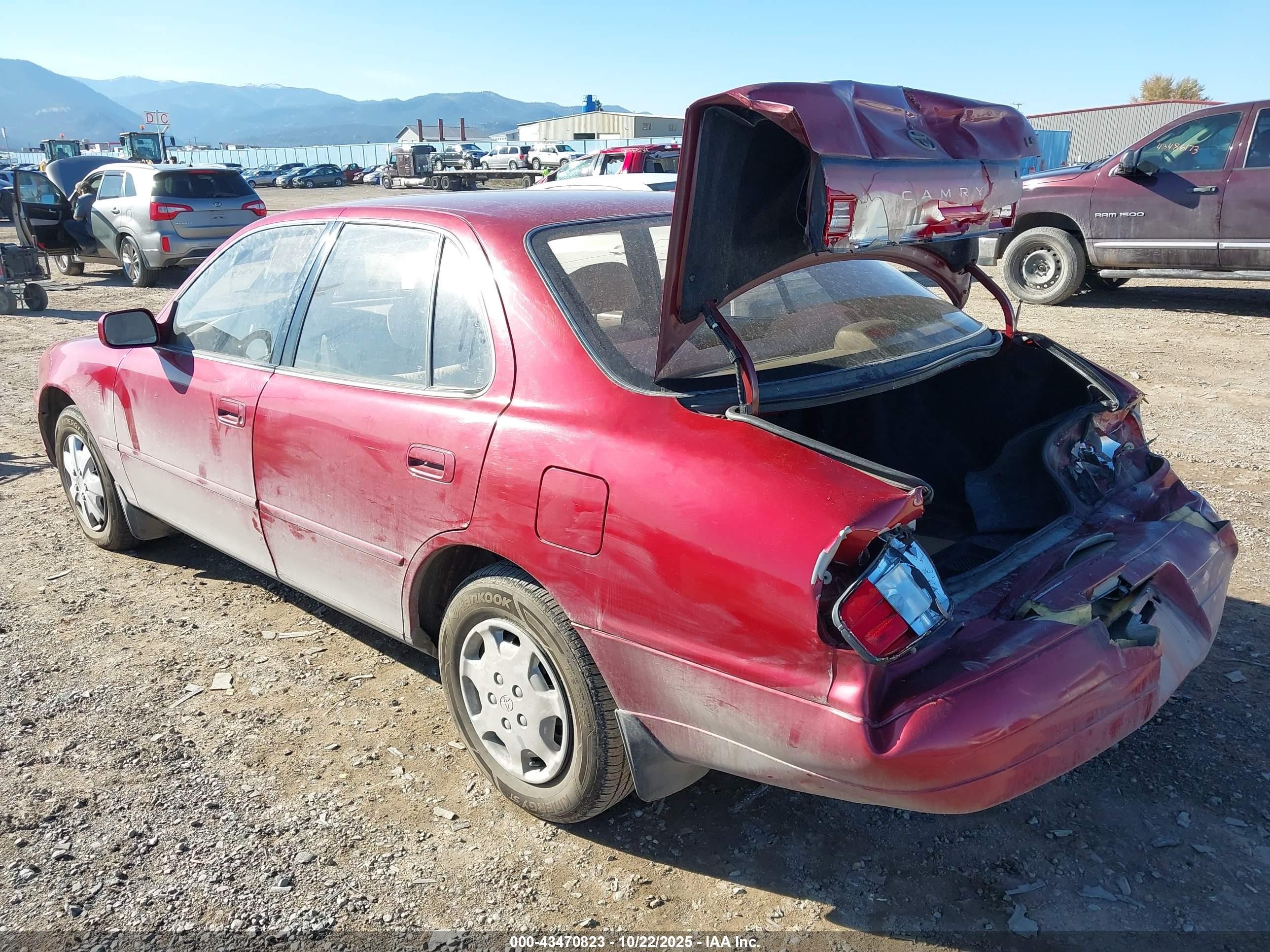 1994 Toyota Camry Le Red vin: 4T1SK12E2RU401259