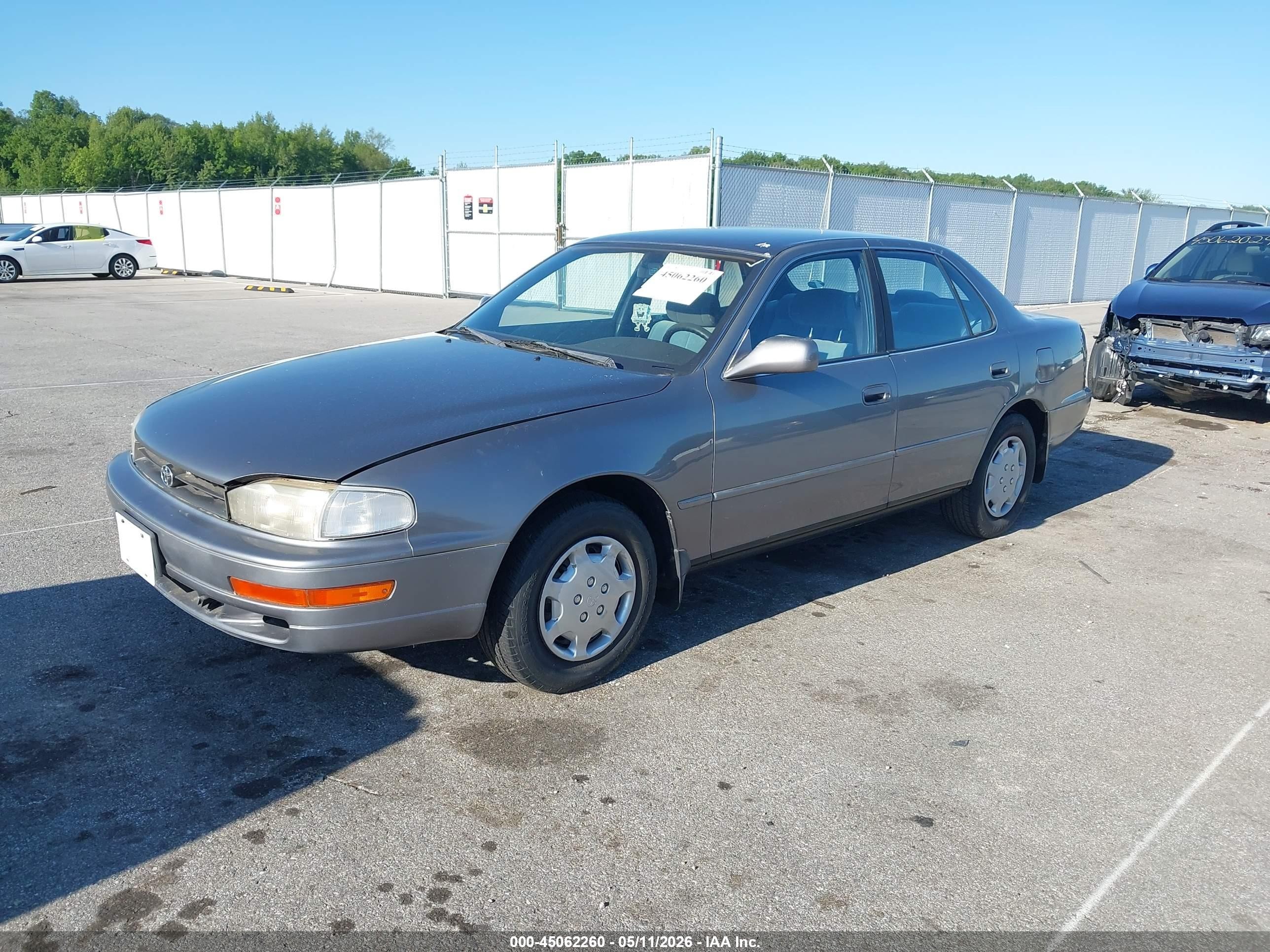 1993 Toyota Camry Le Серый vin: 4T1SK12E3PU306111