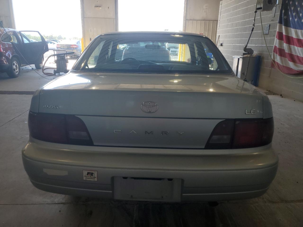 1995 Toyota Camry Le Blue vin: 4T1SK12E3SU521982
