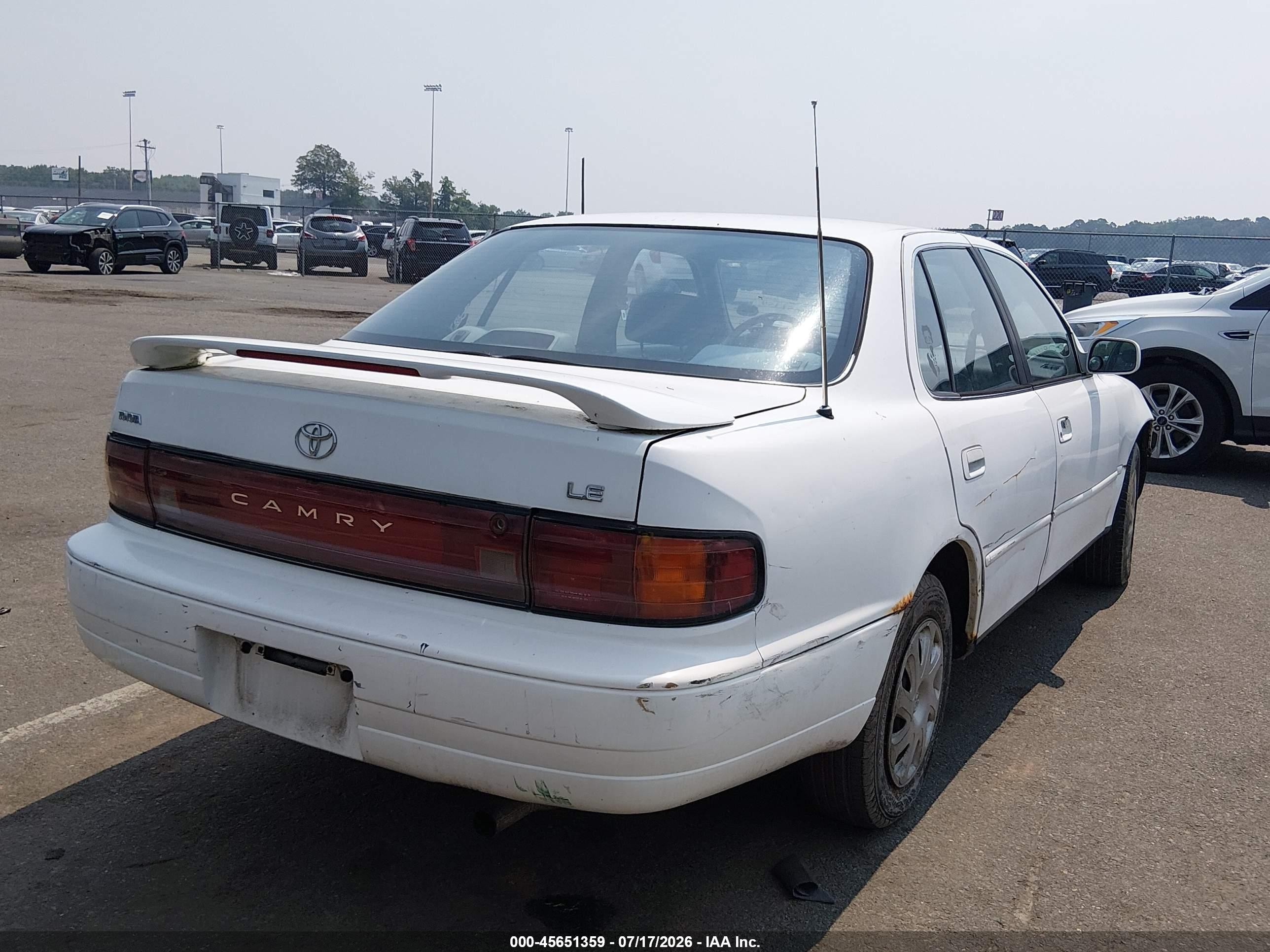 1992 Toyota Camry Le White vin: 4T1SK12E6NU024591