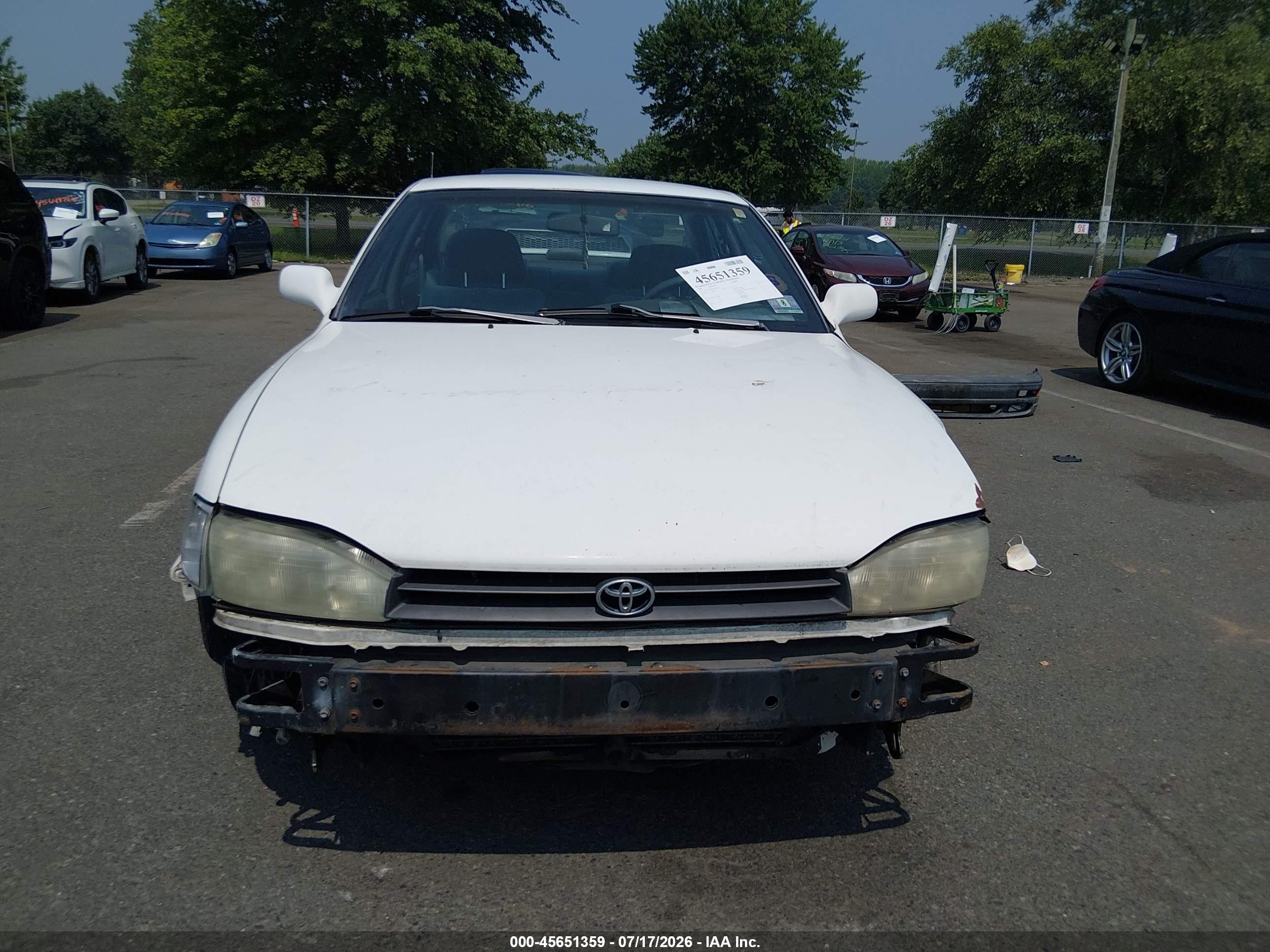 1992 Toyota Camry Le White vin: 4T1SK12E6NU024591