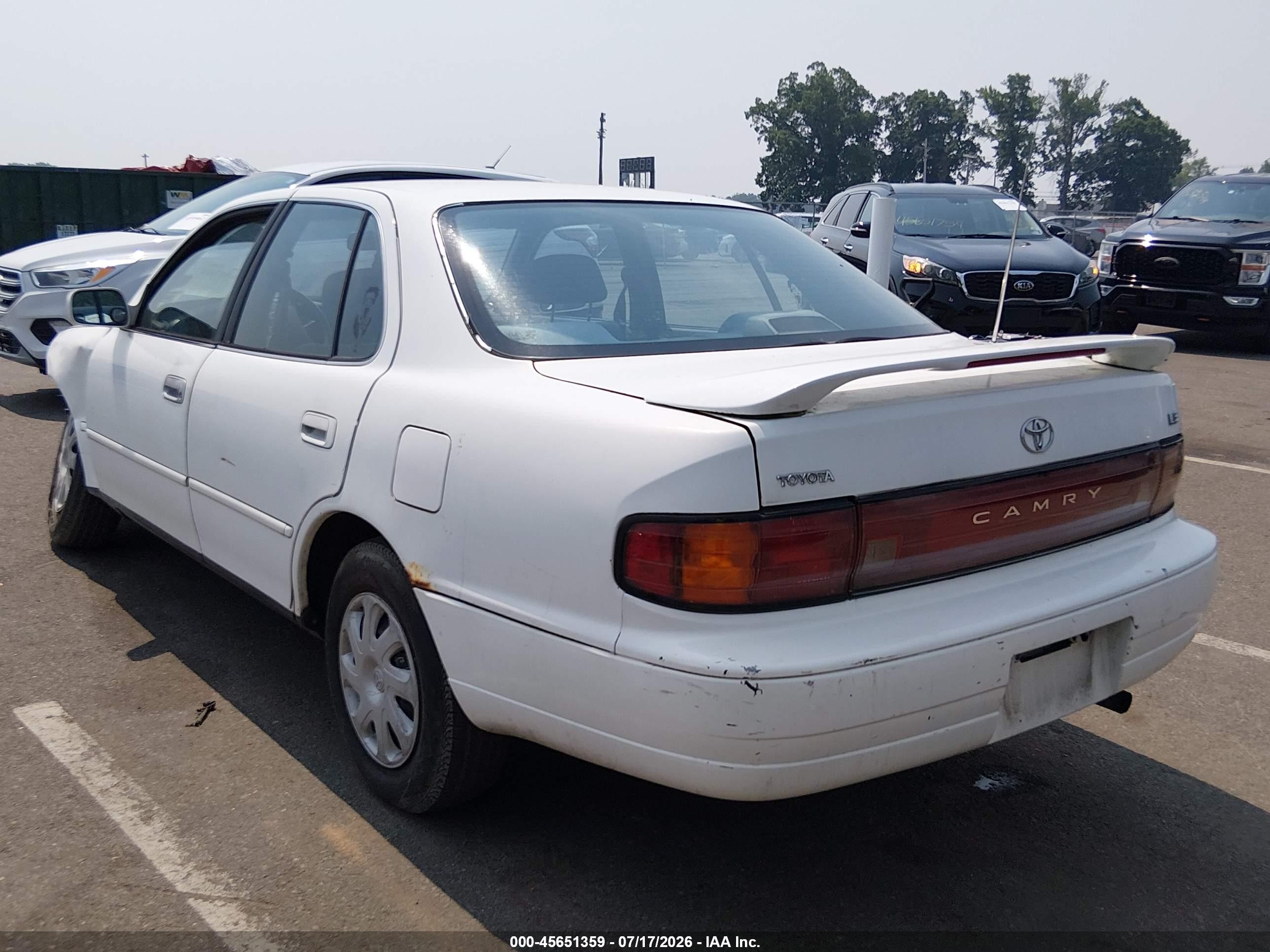 1992 Toyota Camry Le White vin: 4T1SK12E6NU024591