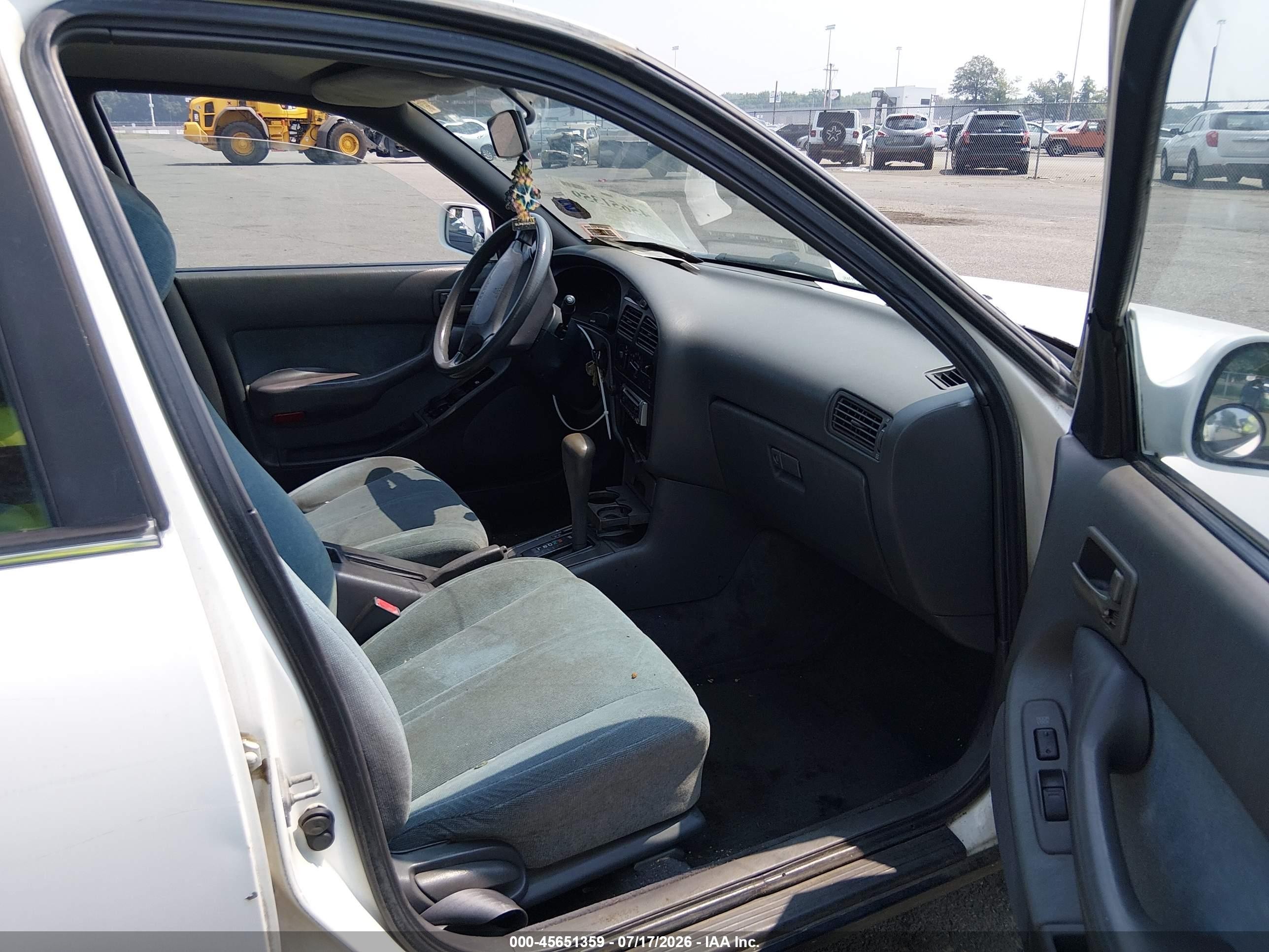 1992 Toyota Camry Le White vin: 4T1SK12E6NU024591