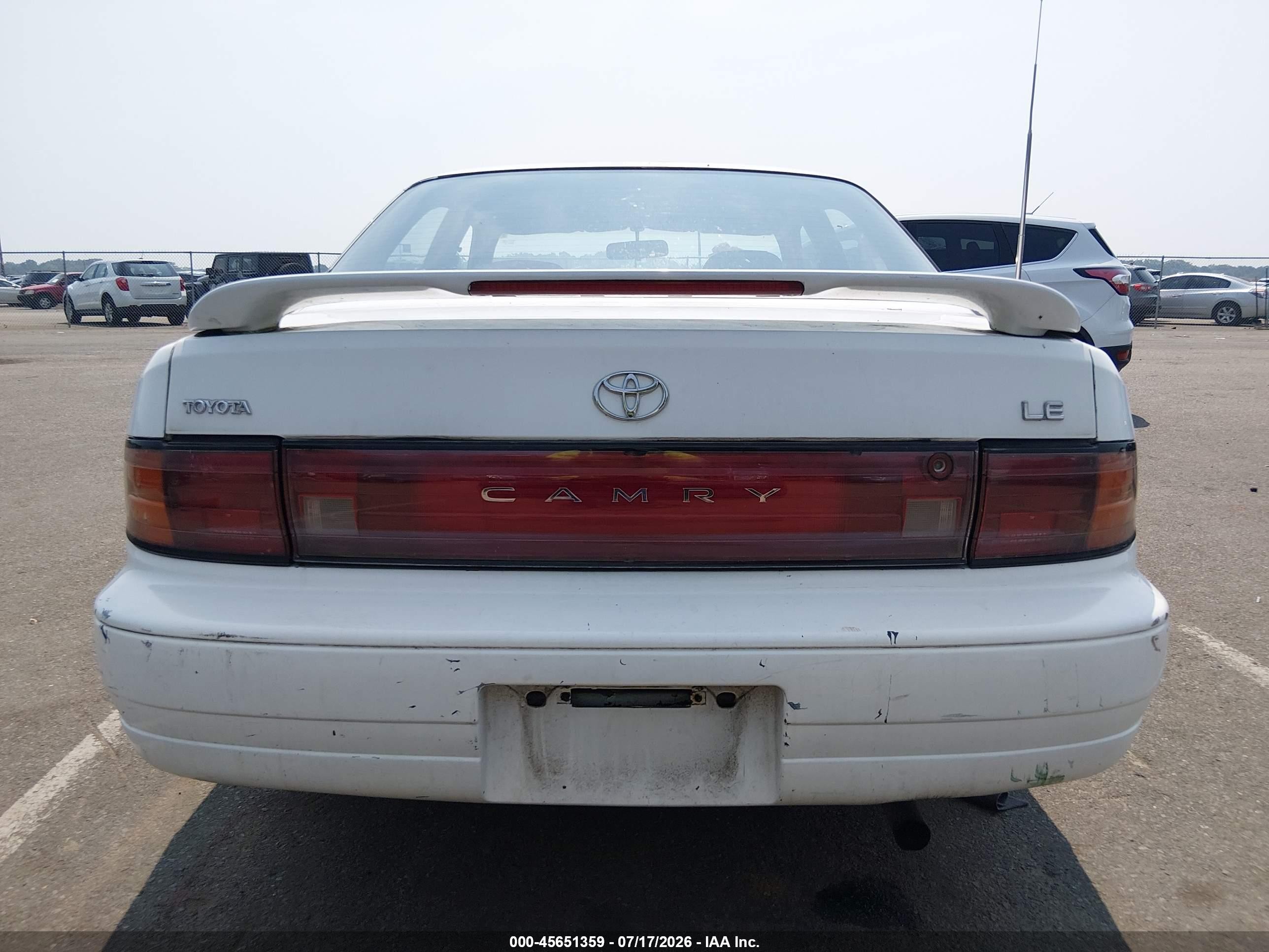 1992 Toyota Camry Le White vin: 4T1SK12E6NU024591