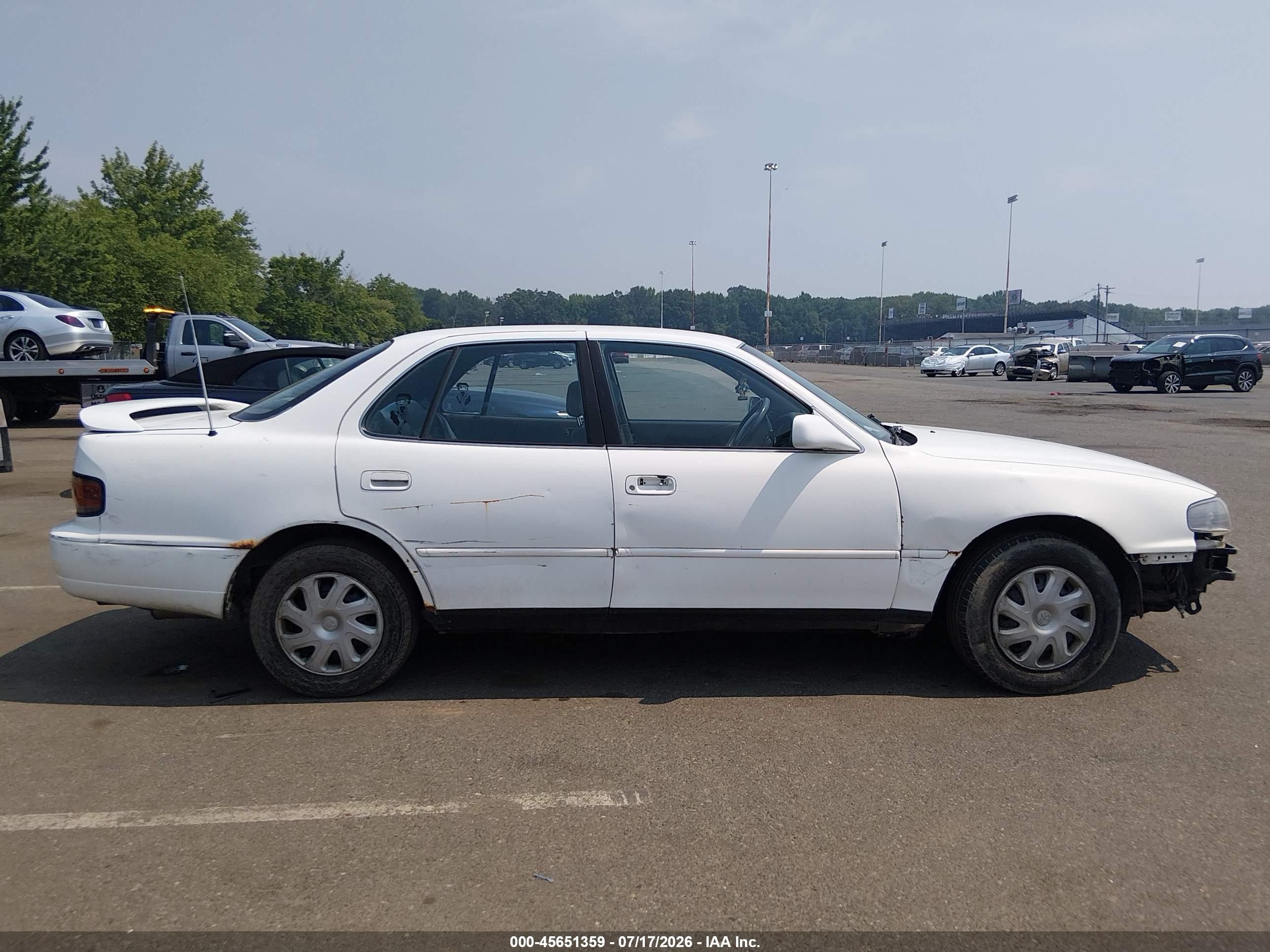 1992 Toyota Camry Le White vin: 4T1SK12E6NU024591