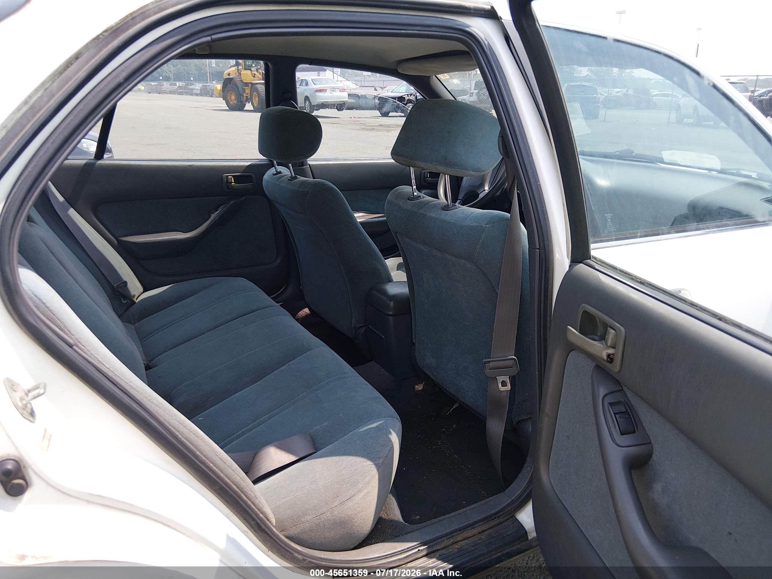 1992 Toyota Camry Le White vin: 4T1SK12E6NU024591