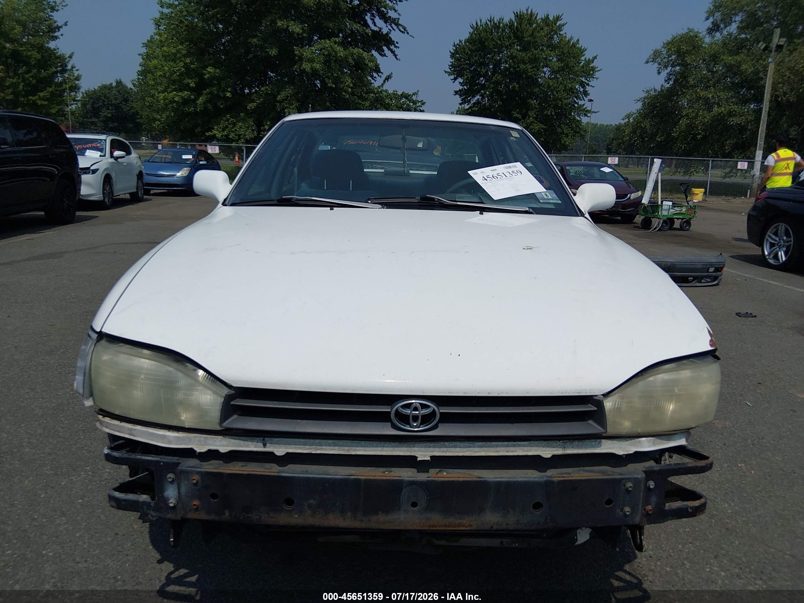 1992 Toyota Camry Le White vin: 4T1SK12E6NU024591