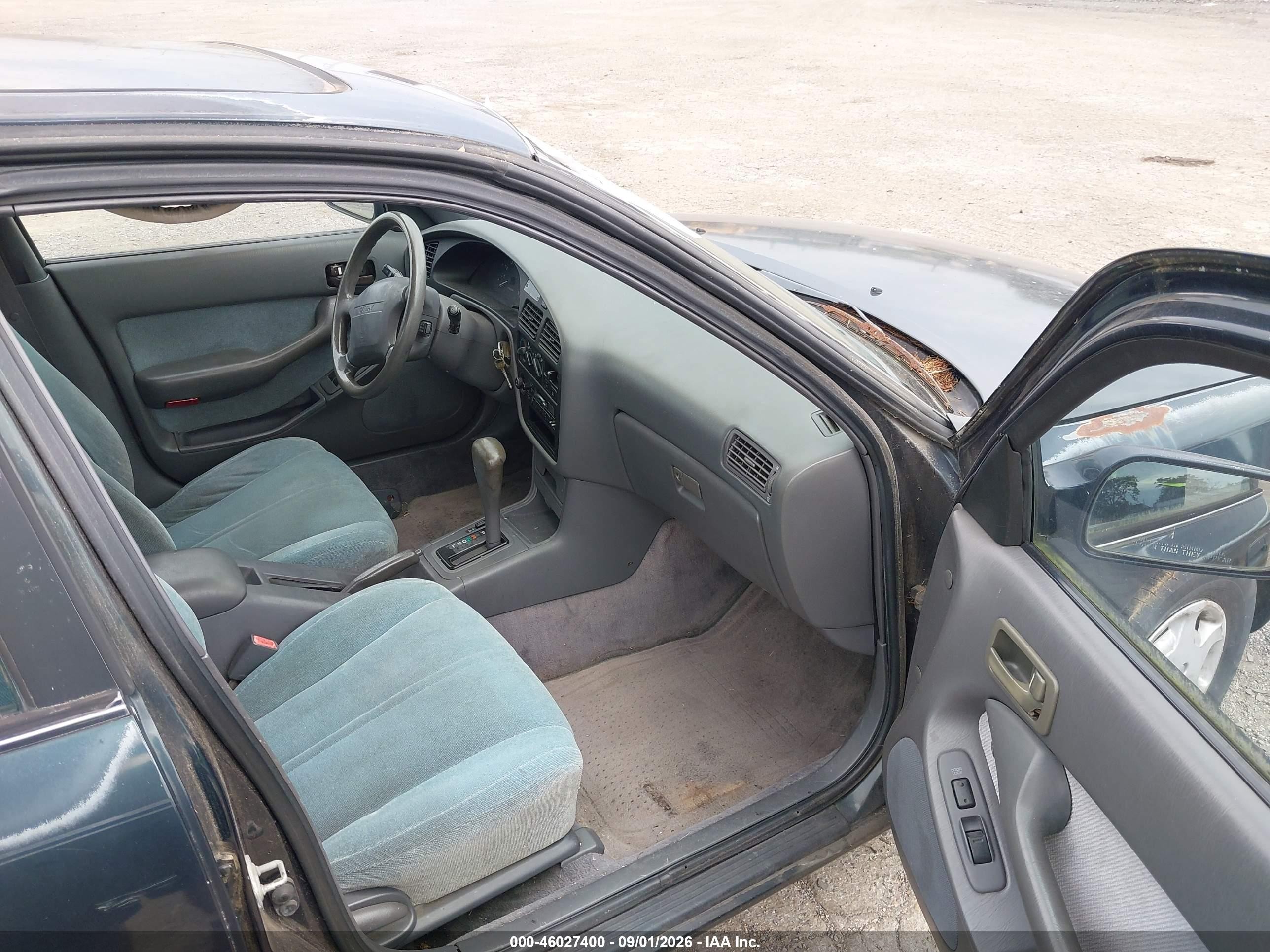 1992 Toyota Camry Le Green vin: 4T1SK12EXNU010760
