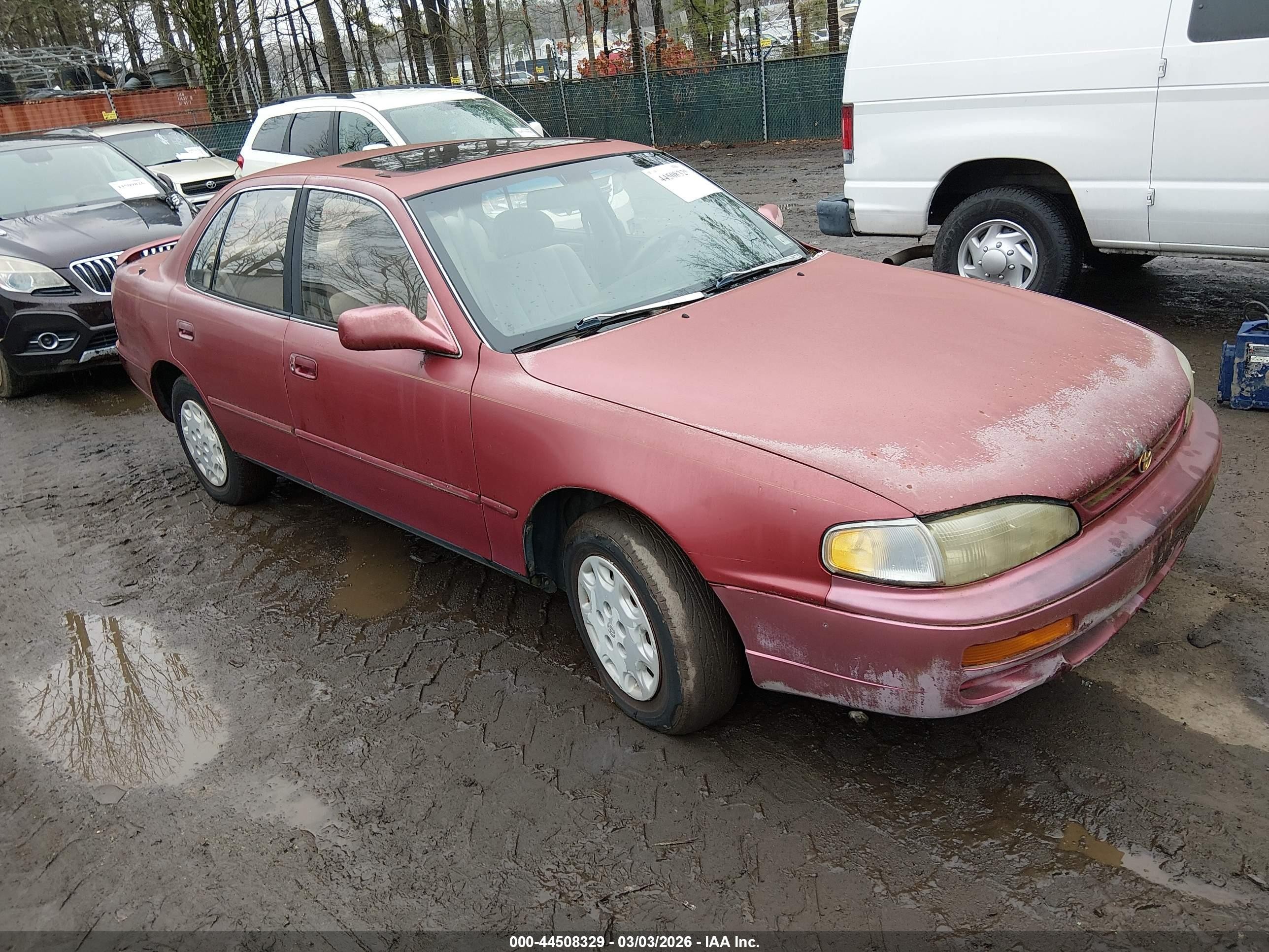 1995 Toyota Camry Le Red vin: 4T1SK12EXSU576090