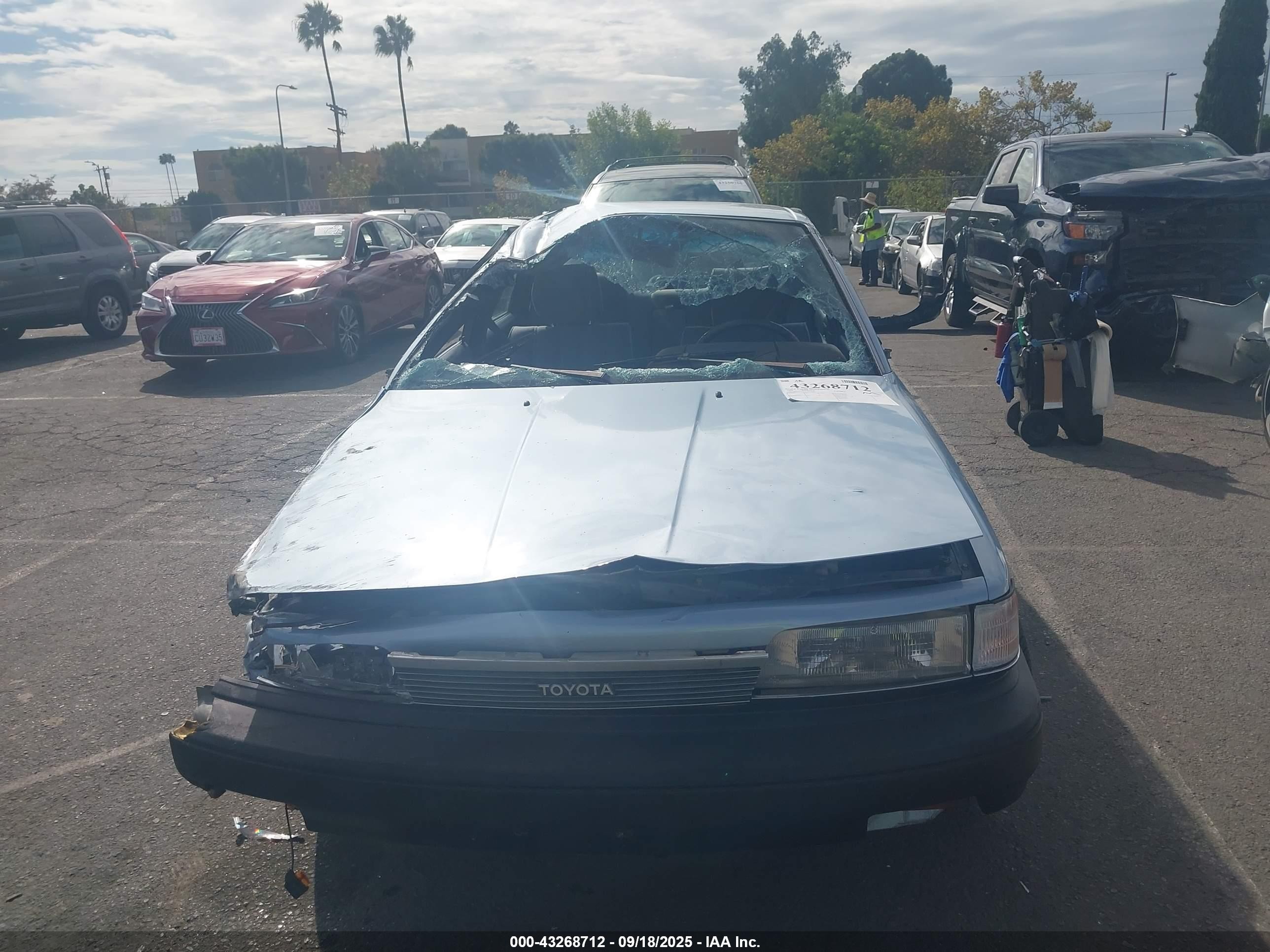 1990 Toyota Camry Dlx Blue vin: 4T1SV21E1LU112685