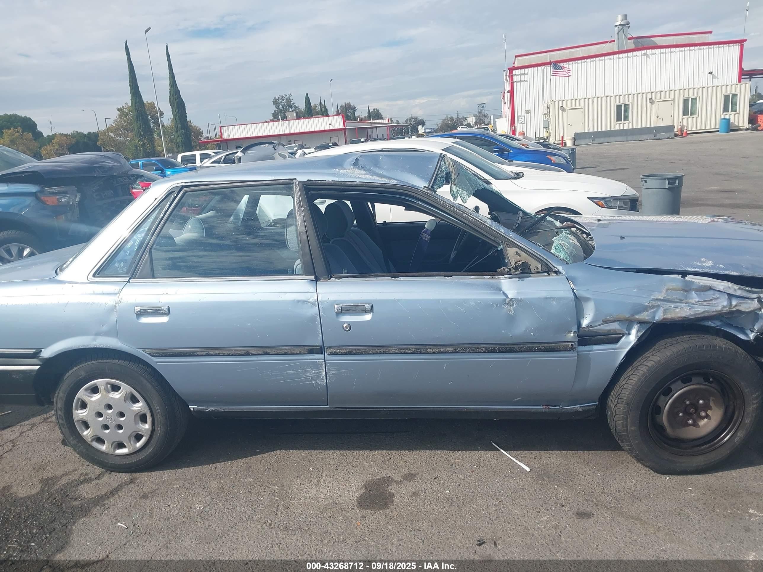1990 Toyota Camry Dlx Blue vin: 4T1SV21E1LU112685