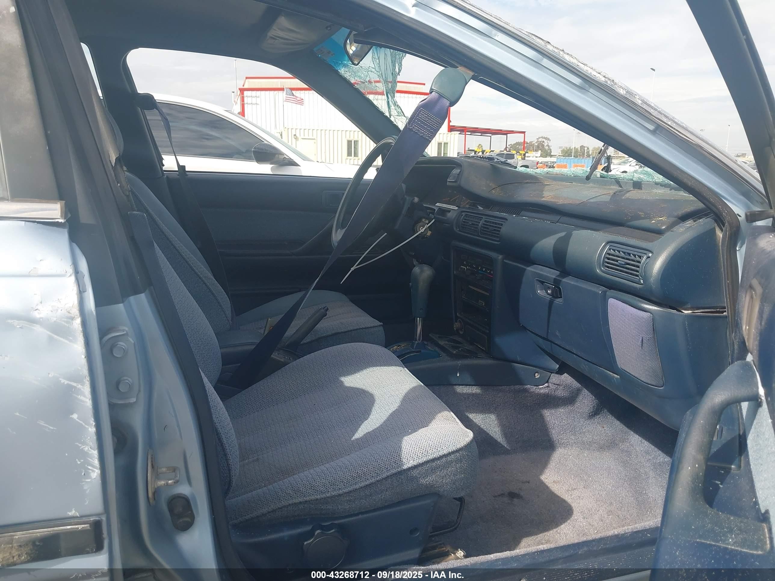1990 Toyota Camry Dlx Blue vin: 4T1SV21E1LU112685
