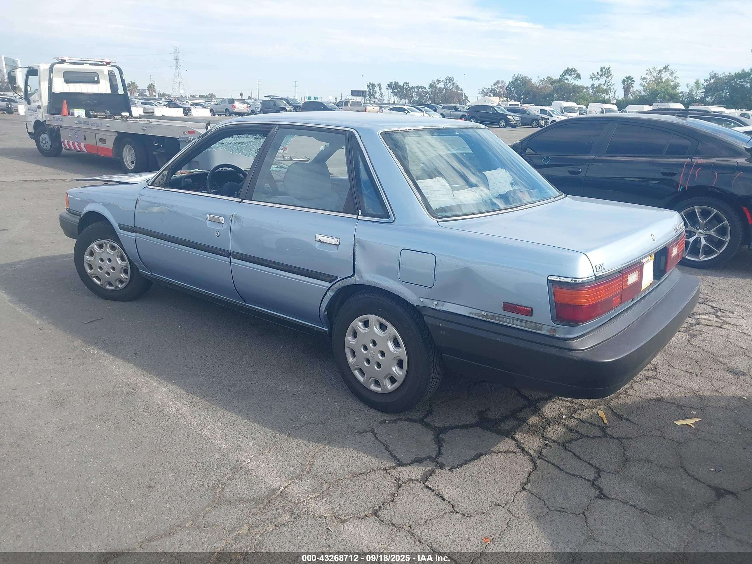 1990 Toyota Camry Dlx Blue vin: 4T1SV21E1LU112685
