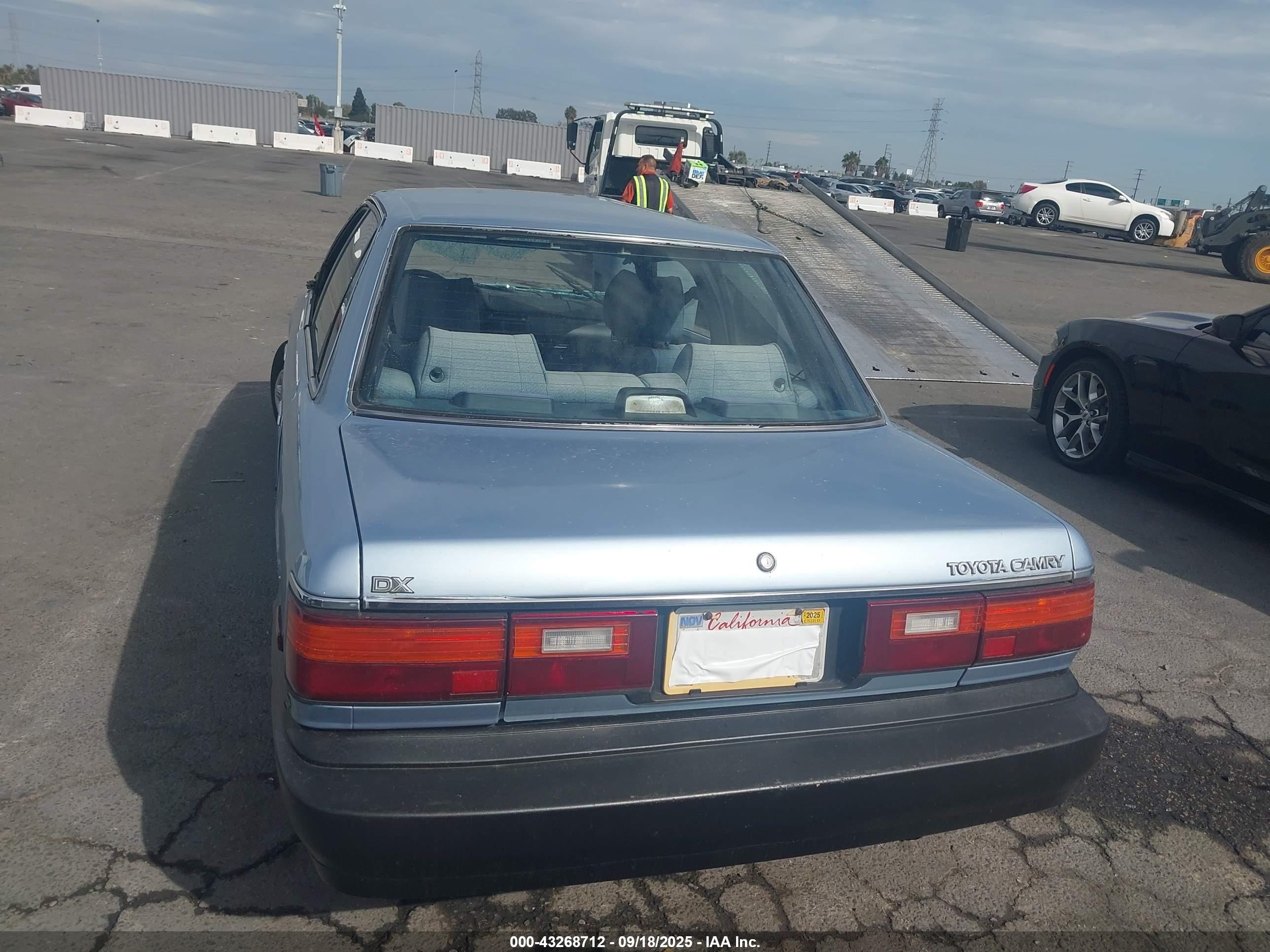 1990 Toyota Camry Dlx Blue vin: 4T1SV21E1LU112685