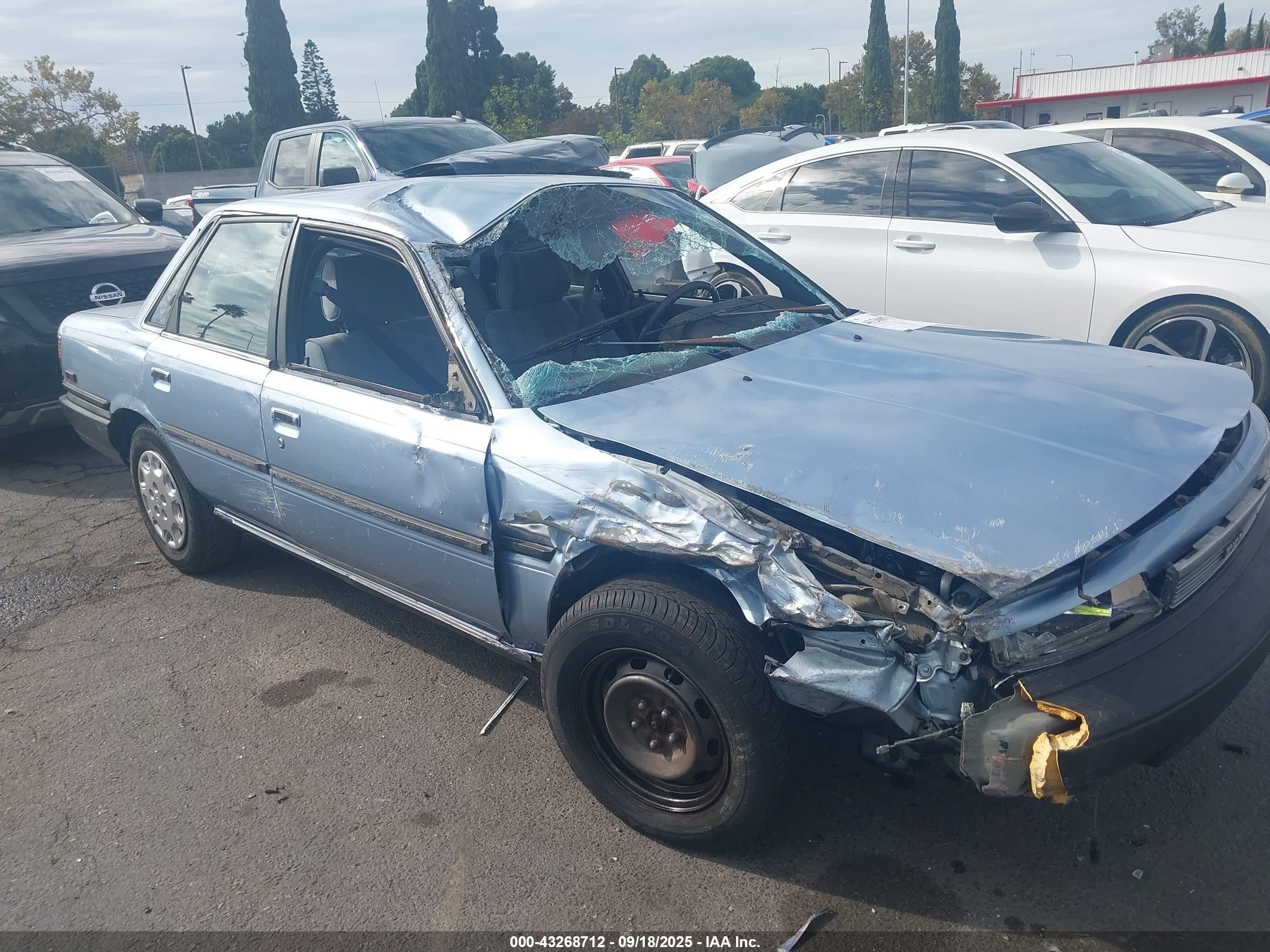 1990 Toyota Camry Dlx Blue vin: 4T1SV21E1LU112685