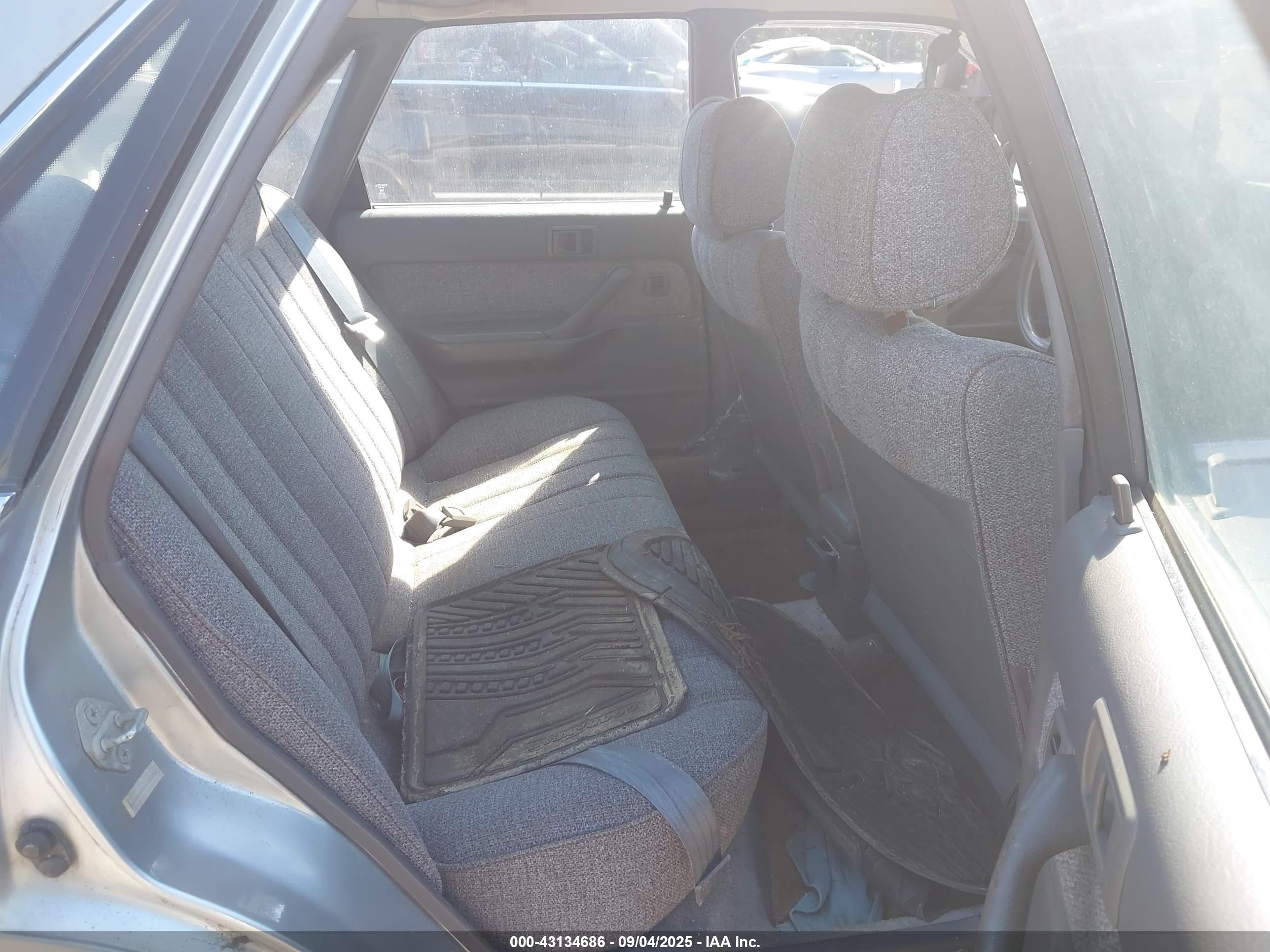 1990 Toyota Camry Dlx Blue vin: 4T1SV21E1LU145718
