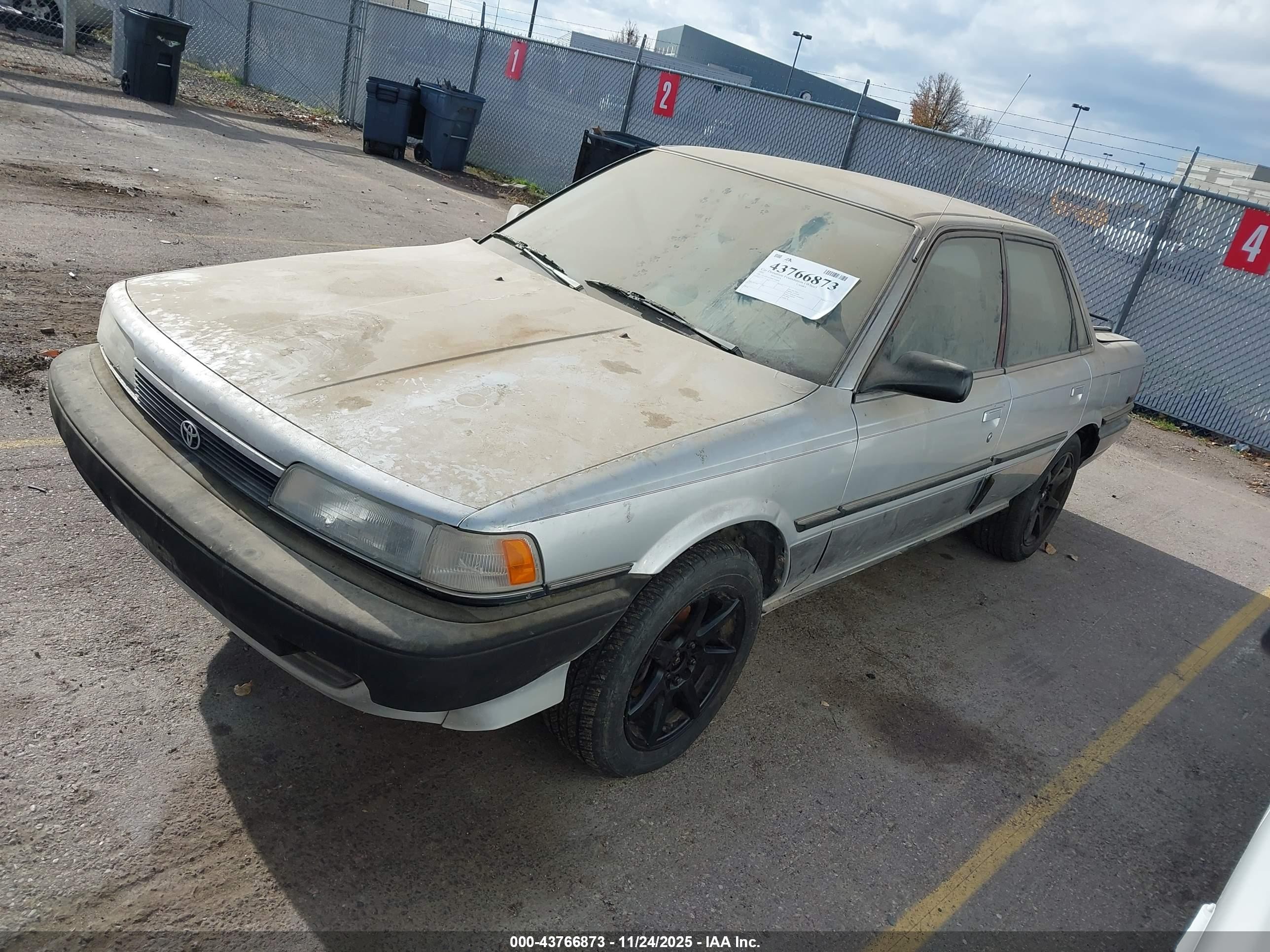1991 Toyota Camry Dlx Silver vin: 4T1SV21E2MU334668