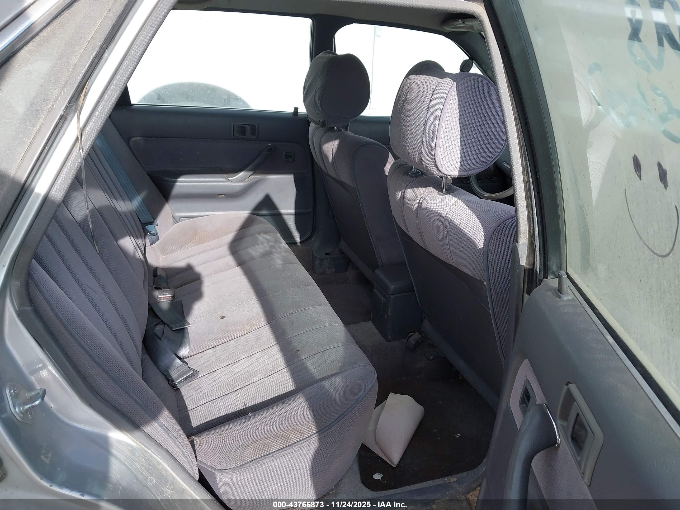 1991 Toyota Camry Dlx Silver vin: 4T1SV21E2MU334668