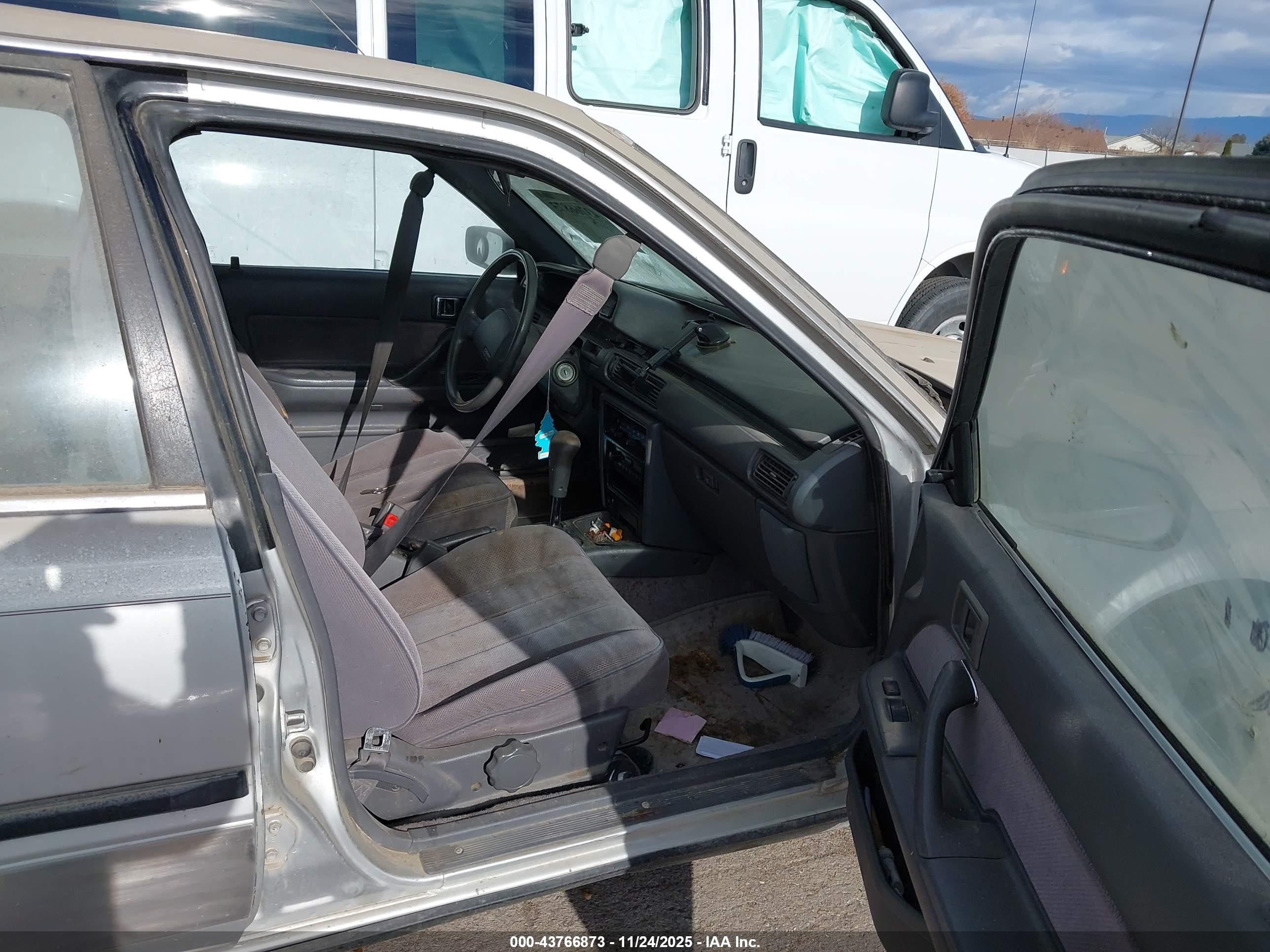 1991 Toyota Camry Dlx Silver vin: 4T1SV21E2MU334668
