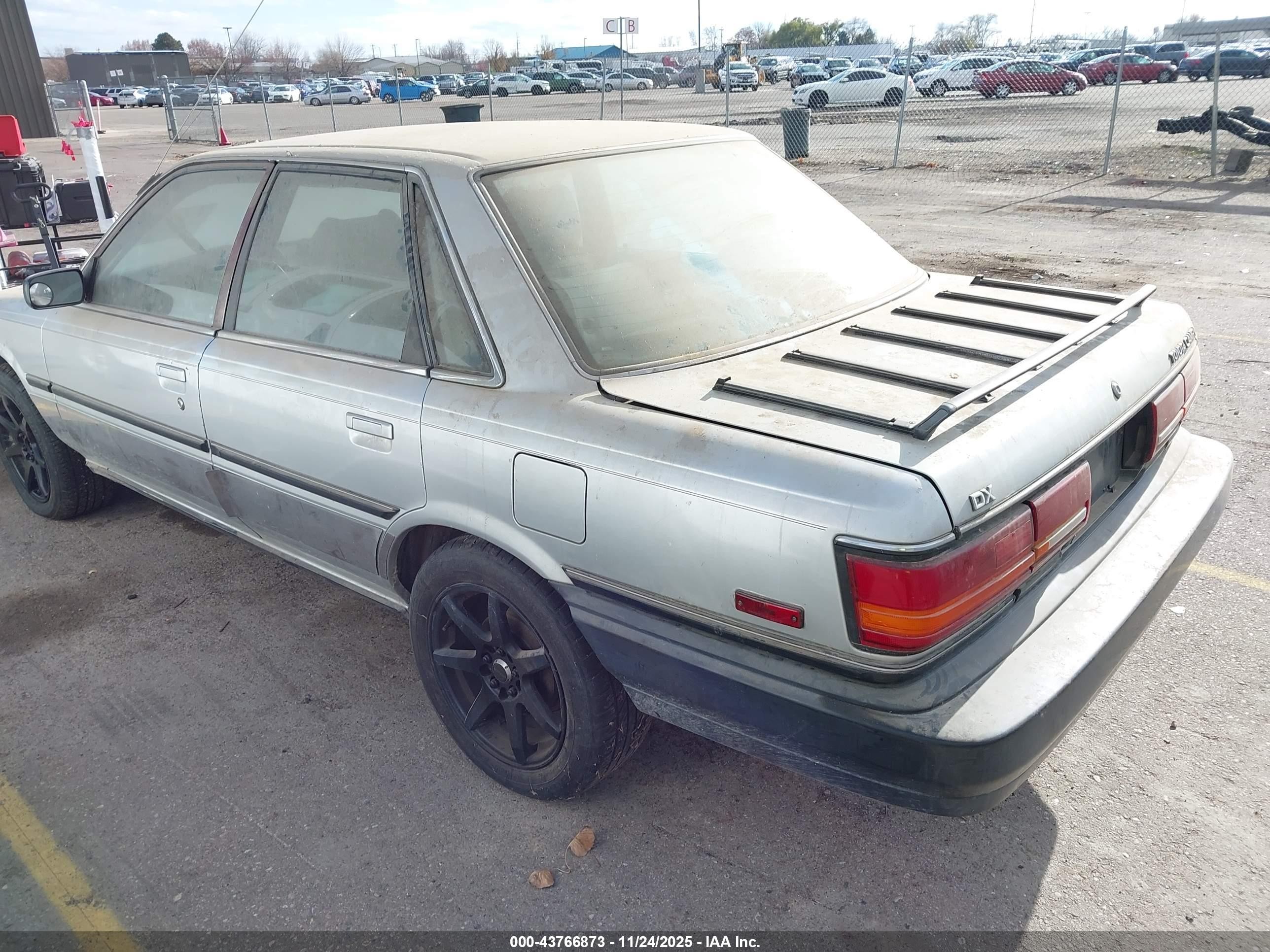 1991 Toyota Camry Dlx Silver vin: 4T1SV21E2MU334668