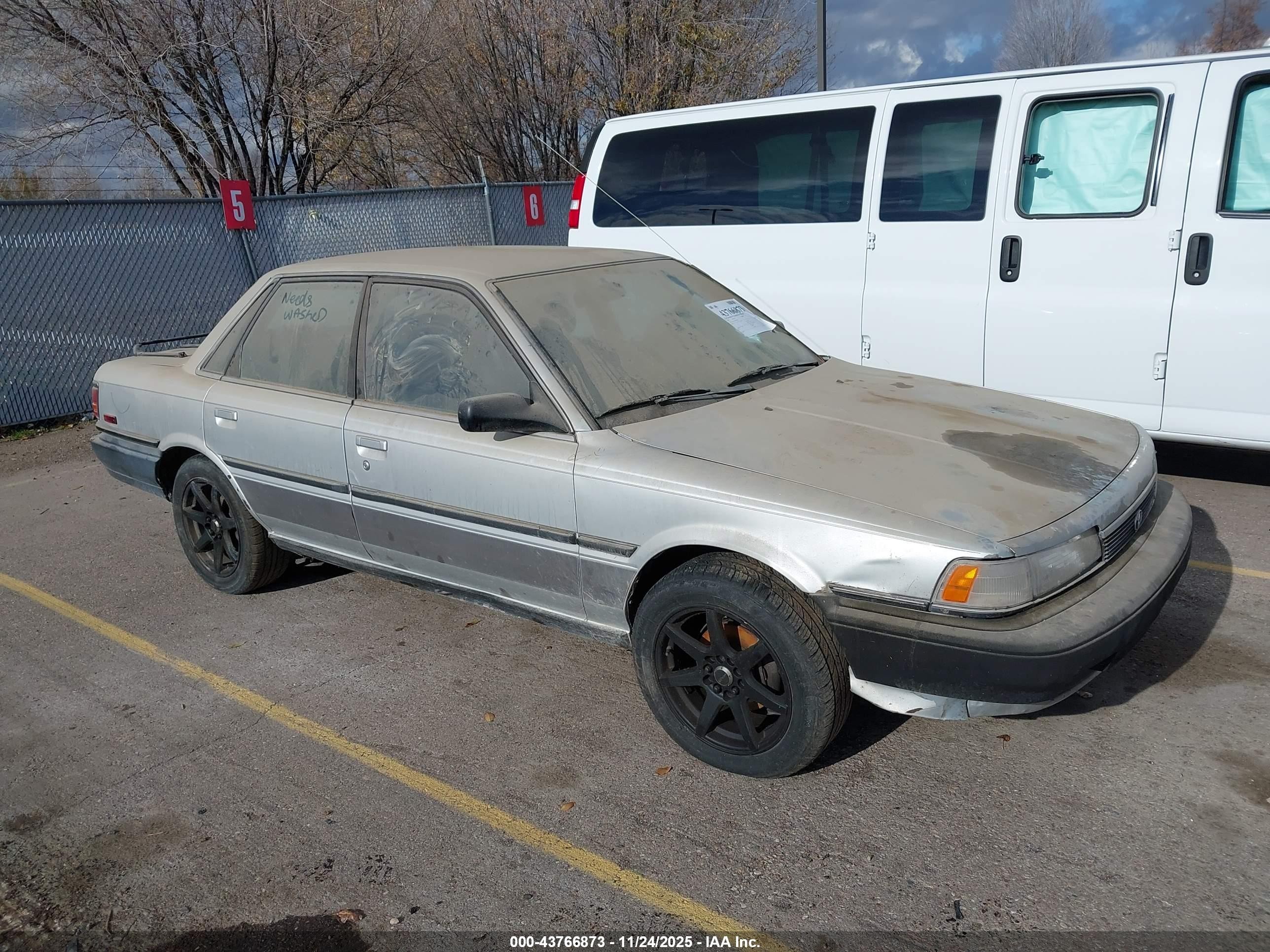 1991 Toyota Camry Dlx Silver vin: 4T1SV21E2MU334668