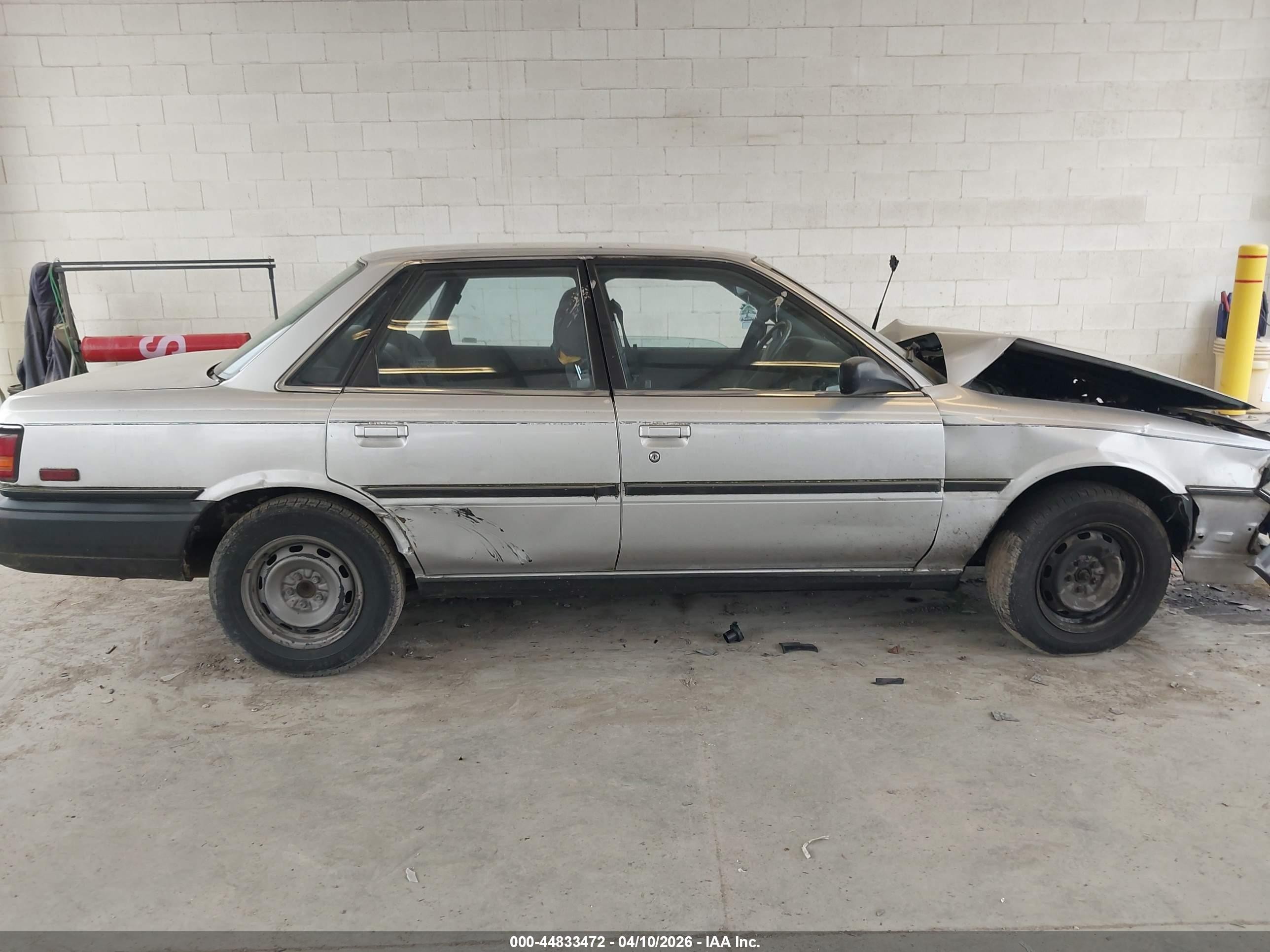 1991 Toyota Camry Dlx Серебряный vin: 4T1SV21E4MU319489