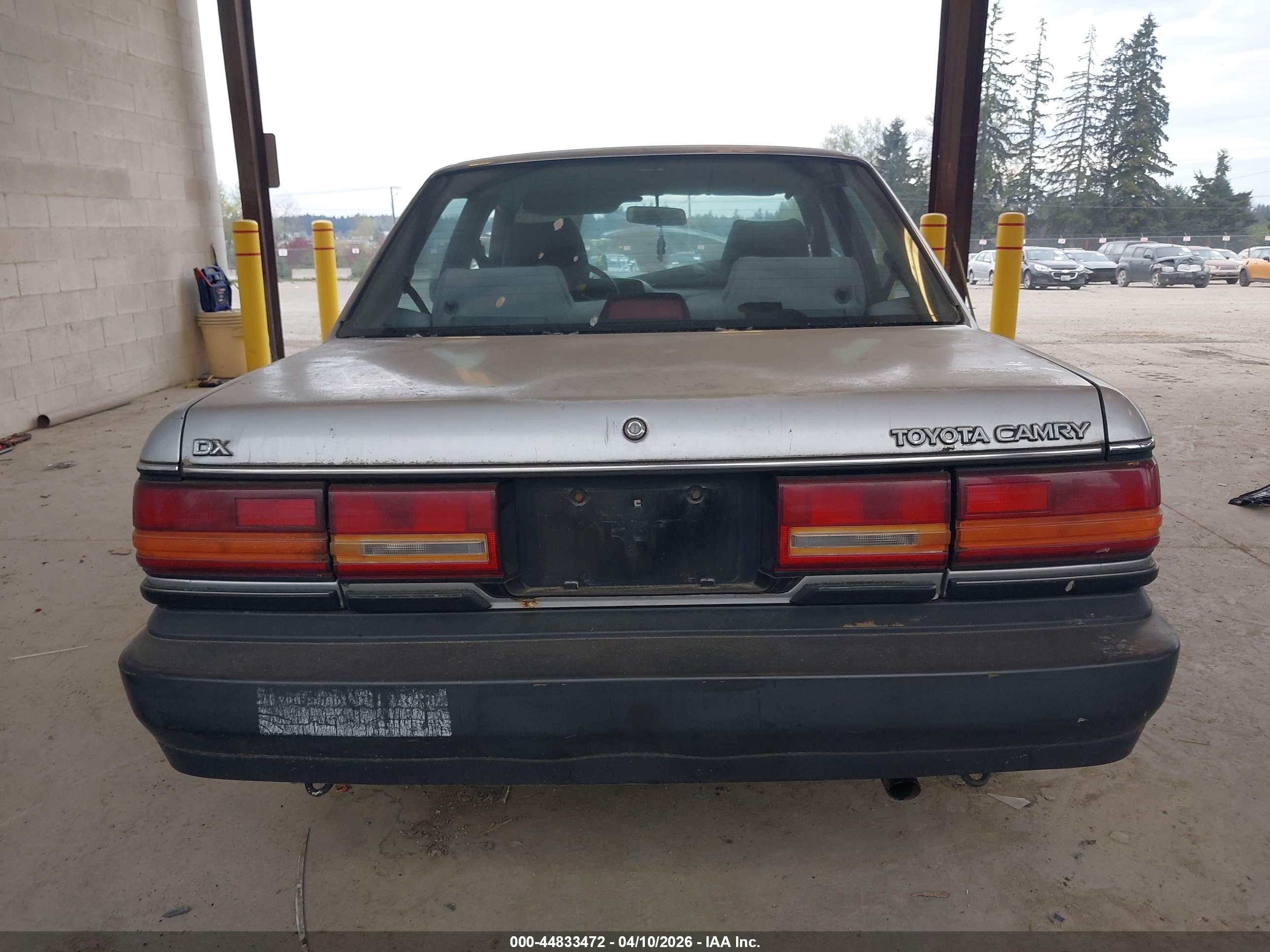 1991 Toyota Camry Dlx Серебряный vin: 4T1SV21E4MU319489