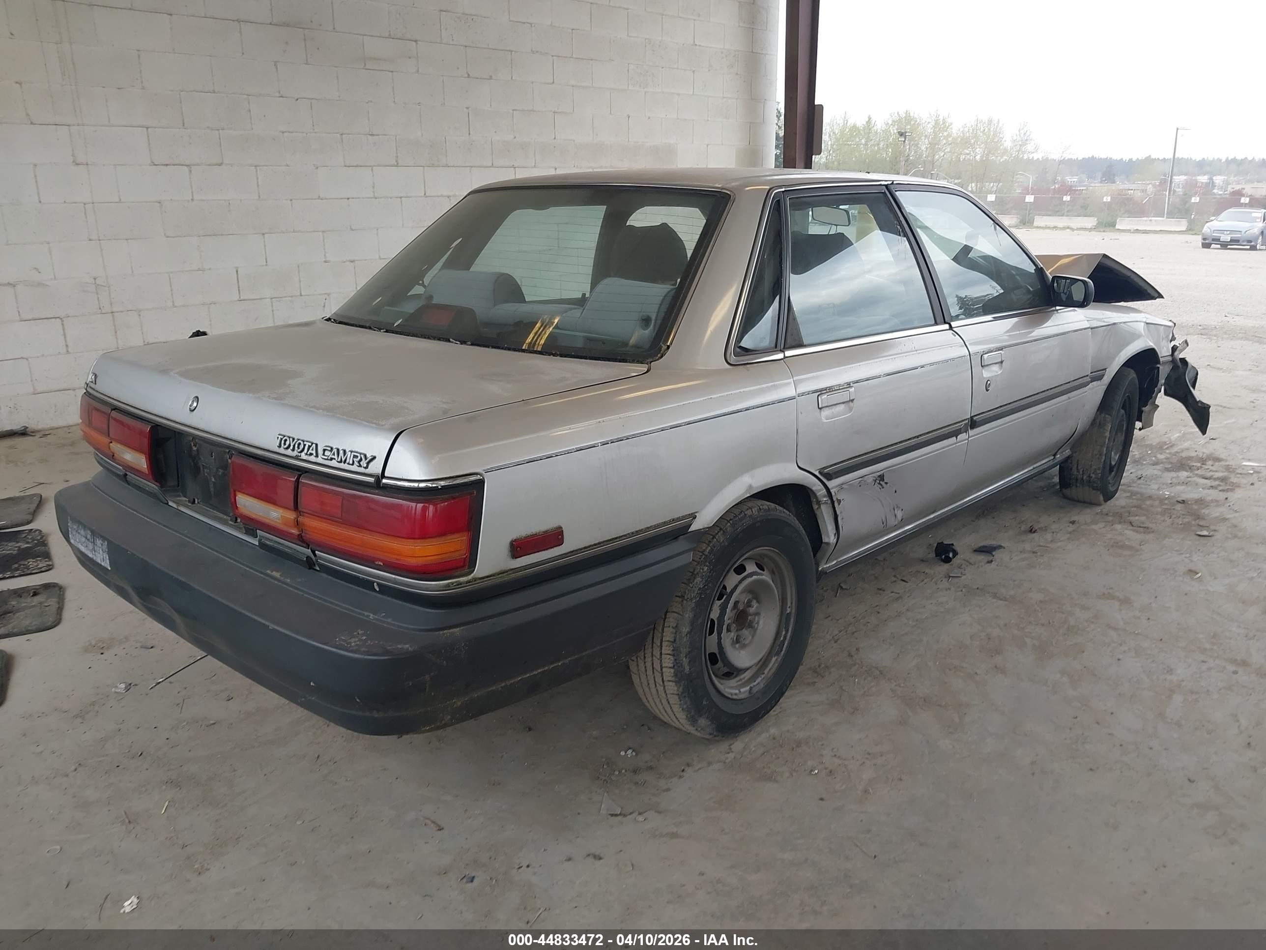 1991 Toyota Camry Dlx Серебряный vin: 4T1SV21E4MU319489