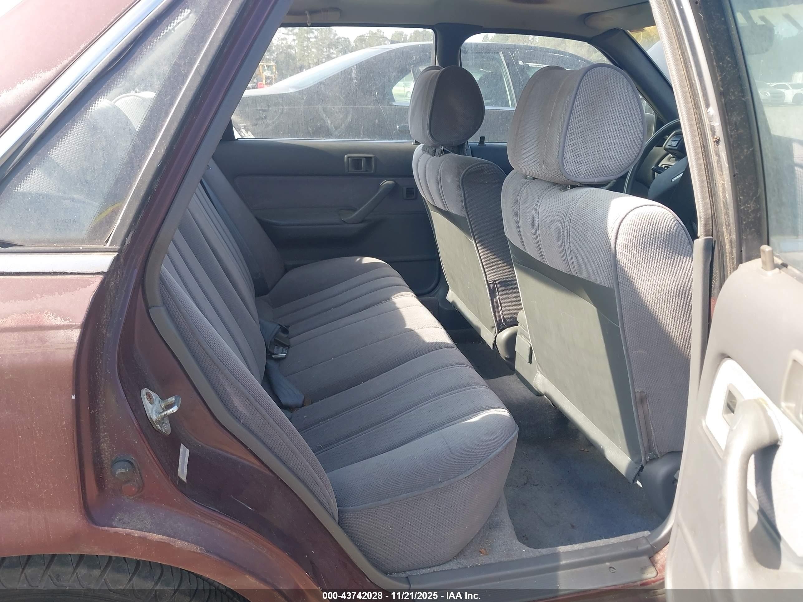 1991 Toyota Camry Dlx Red vin: 4T1SV21E8MU423662