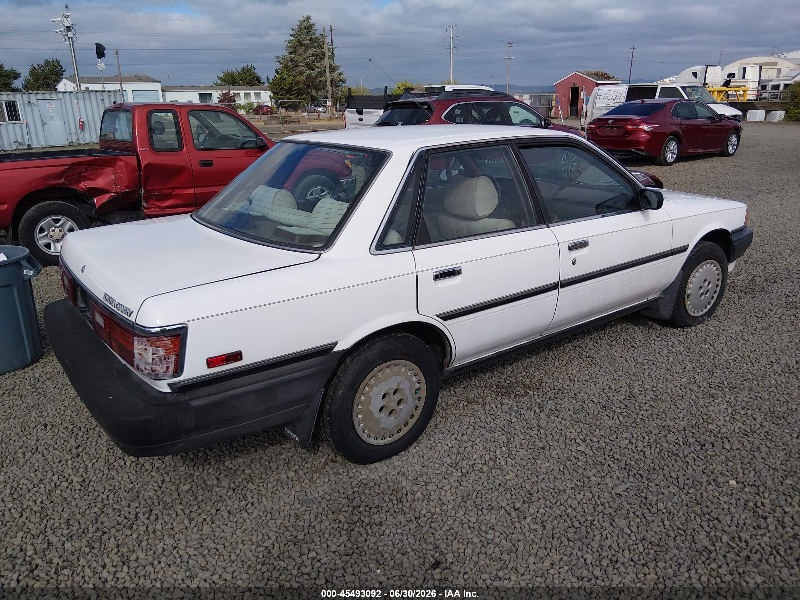 1990 Toyota Camry Dlx Белый vin: 4T1SV21E9LU120131