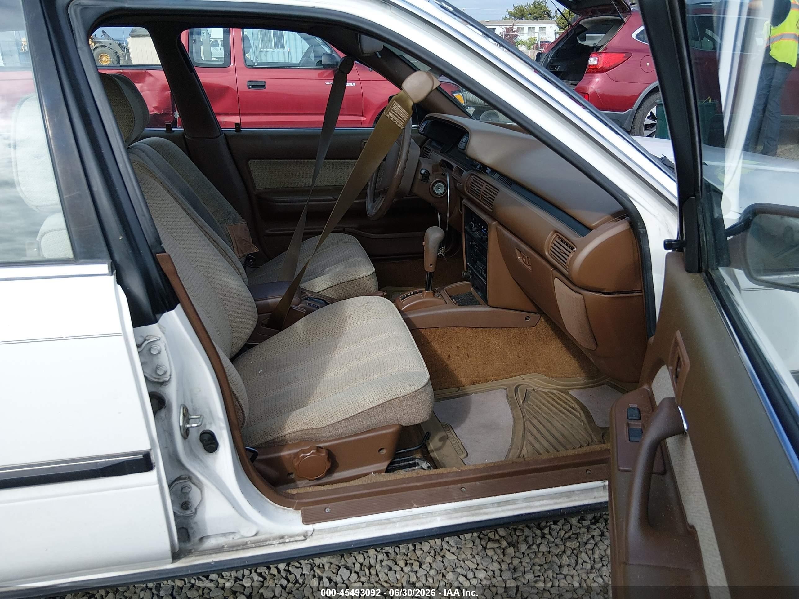 1990 Toyota Camry Dlx Белый vin: 4T1SV21E9LU120131