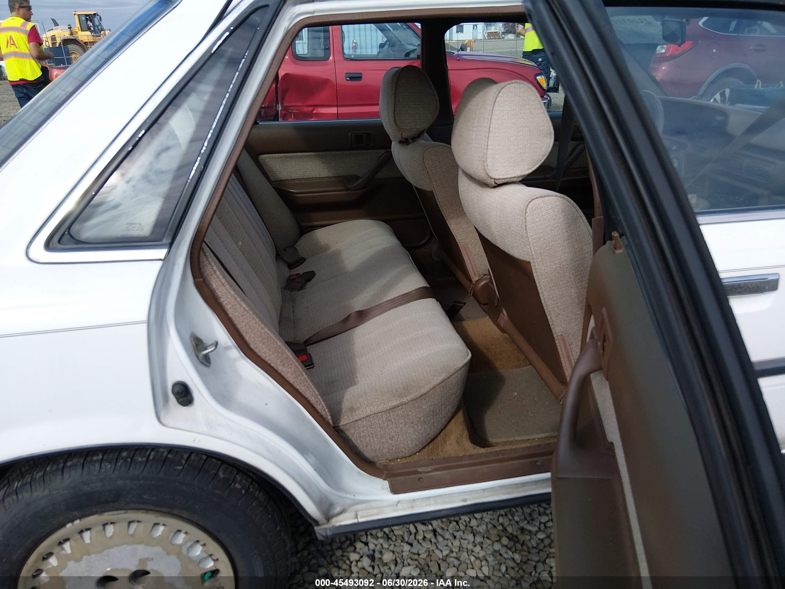 1990 Toyota Camry Dlx Белый vin: 4T1SV21E9LU120131