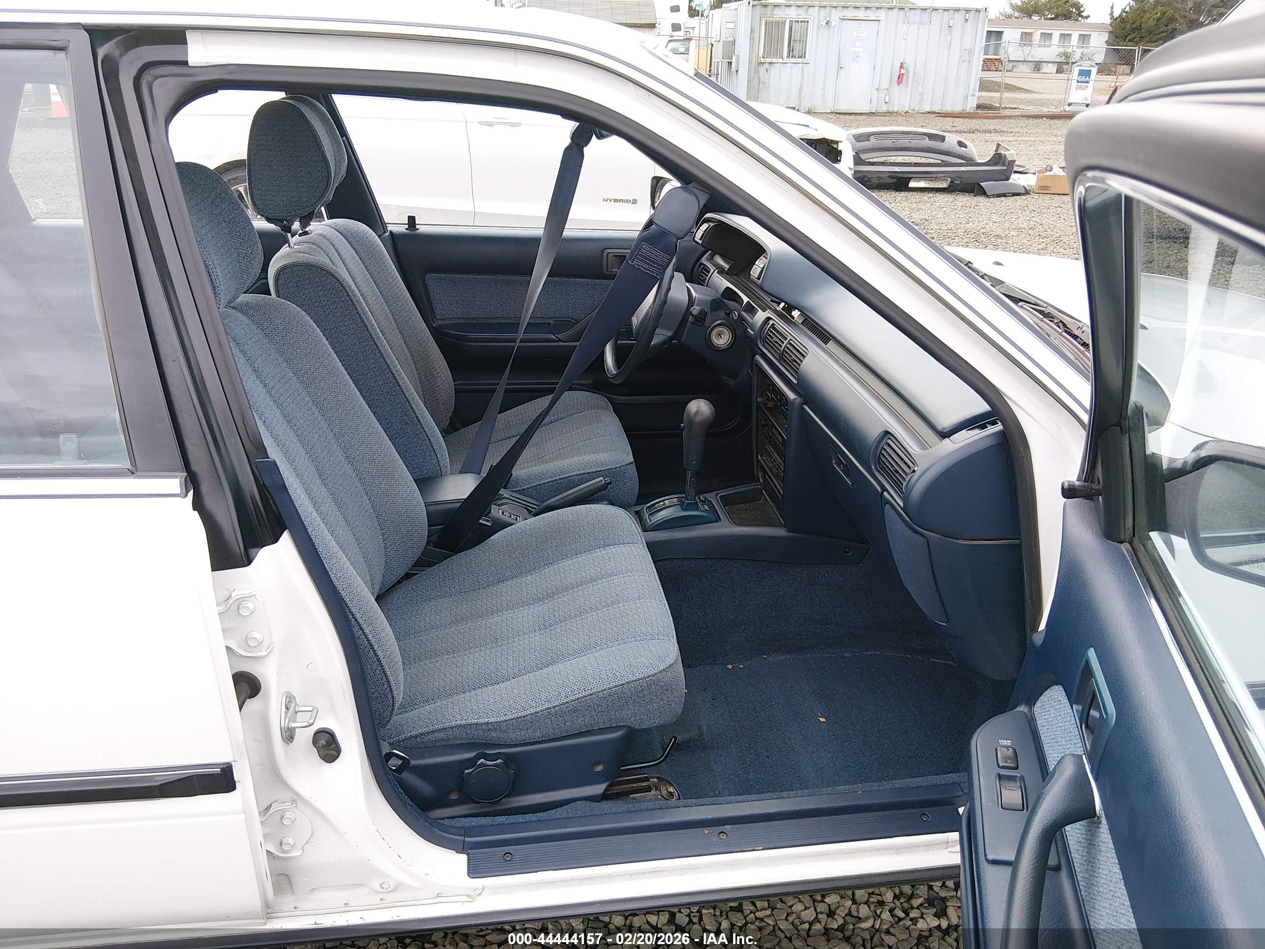 1990 Toyota Camry Dlx White vin: 4T1SV21EXLU247471