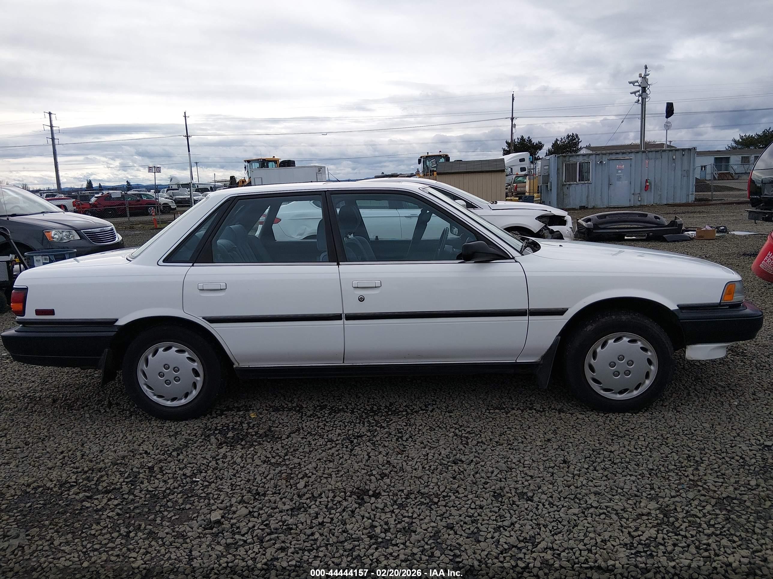 1990 Toyota Camry Dlx White vin: 4T1SV21EXLU247471