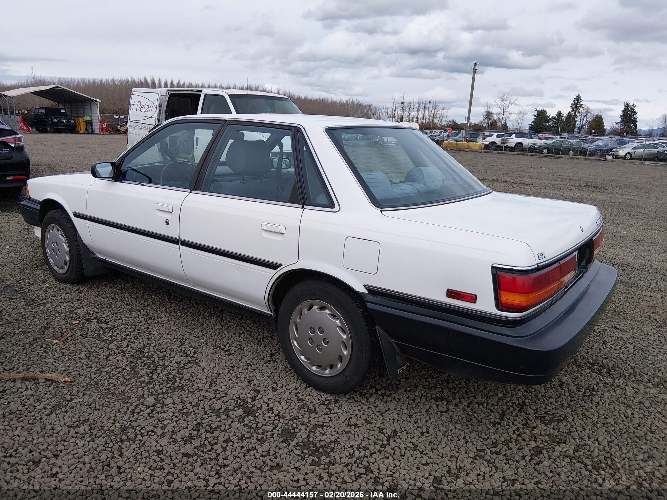 1990 Toyota Camry Dlx White vin: 4T1SV21EXLU247471