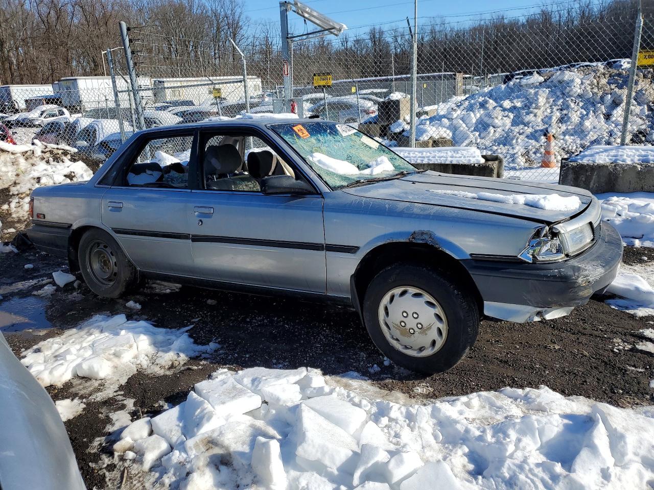 1990 Toyota Camry Dlx Silver vin: 4T1SV21EXLU270751