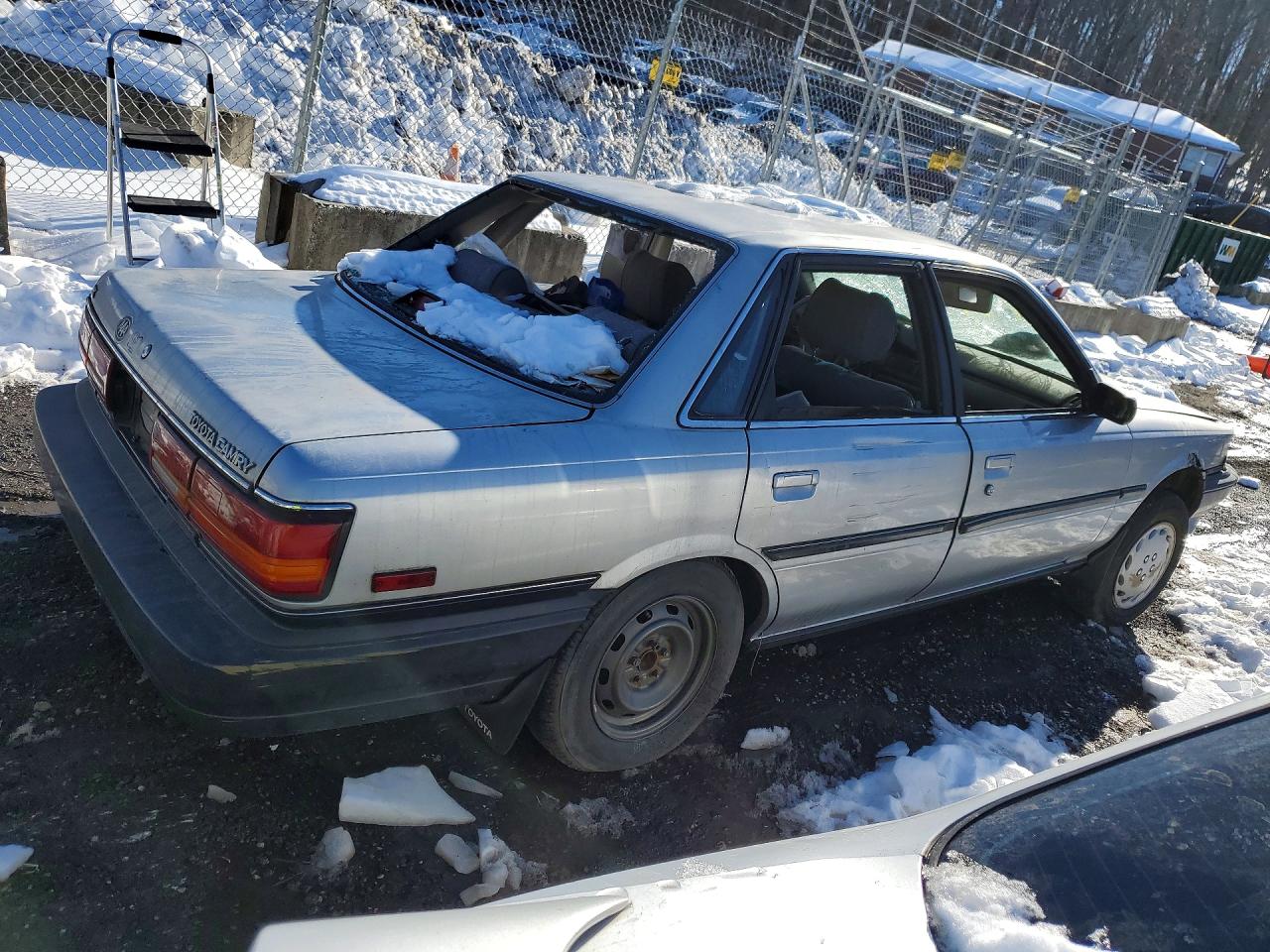 1990 Toyota Camry Dlx Silver vin: 4T1SV21EXLU270751