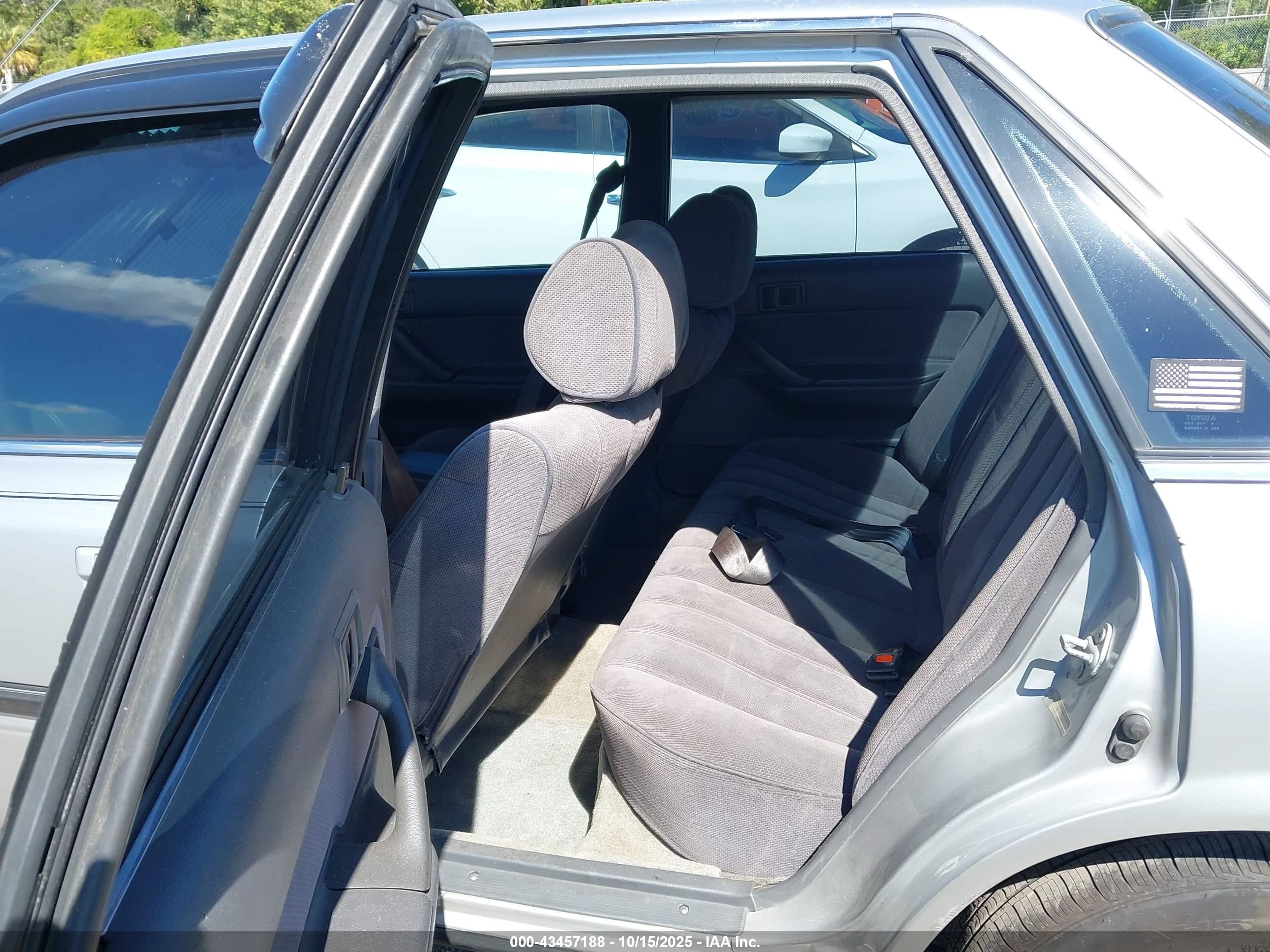 1991 Toyota Camry Dlx Gray vin: 4T1SV21EXMU295425
