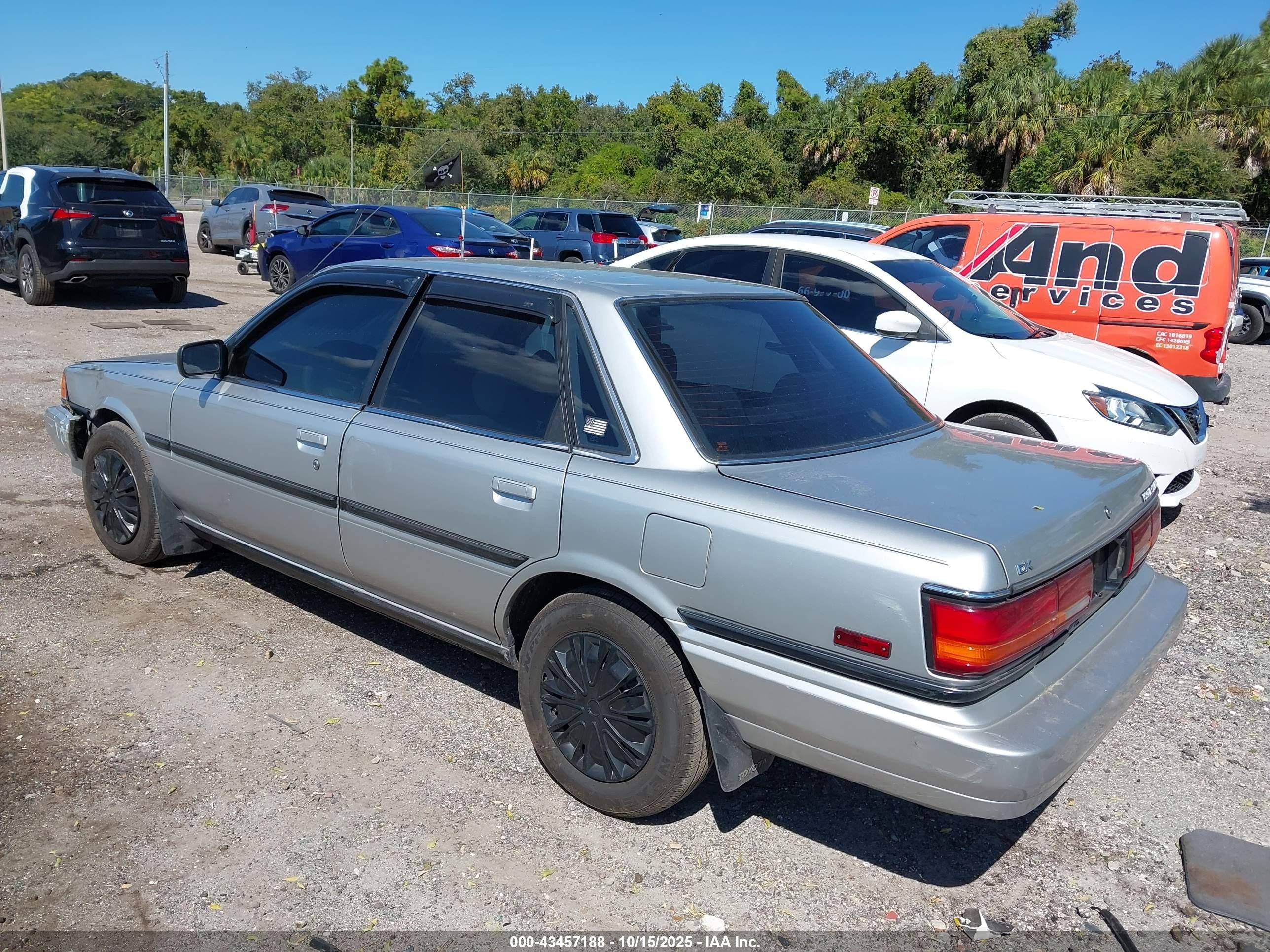 1991 Toyota Camry Dlx Gray vin: 4T1SV21EXMU295425