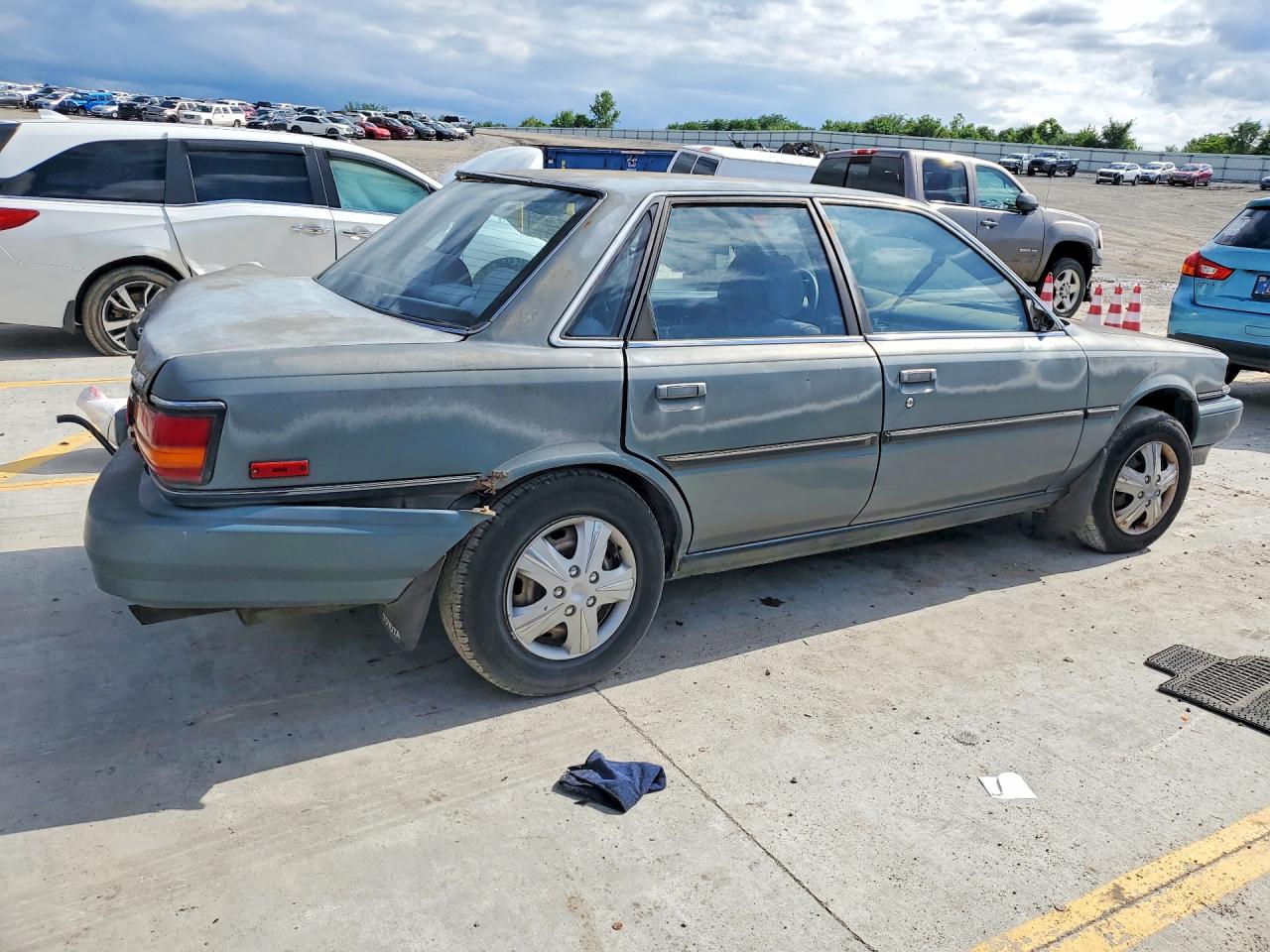 1991 Toyota Camry Dlx Серый vin: 4T1SV21EXMU332733