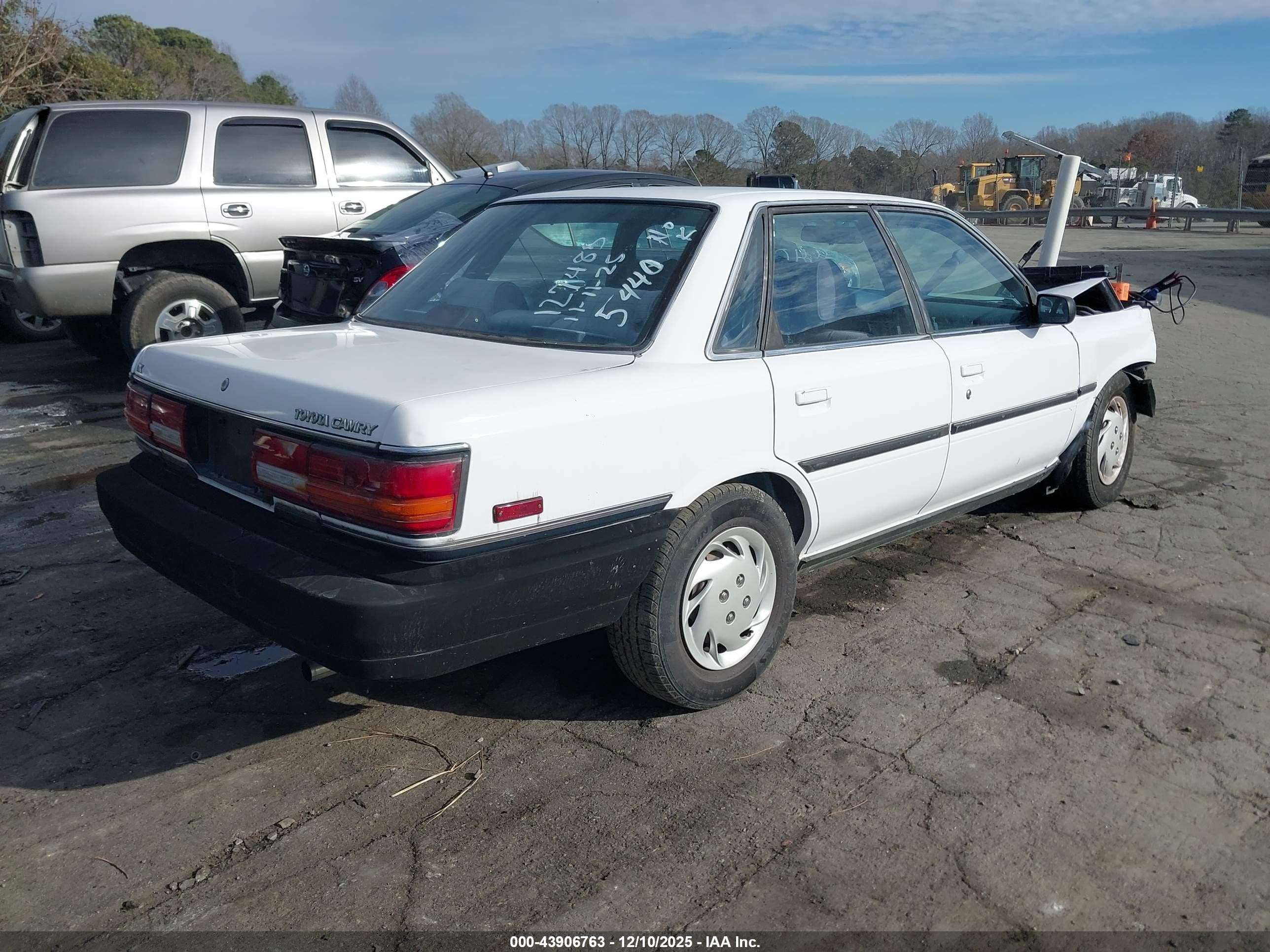 1991 Toyota Camry Dlx White vin: 4T1SV21EXMU335440