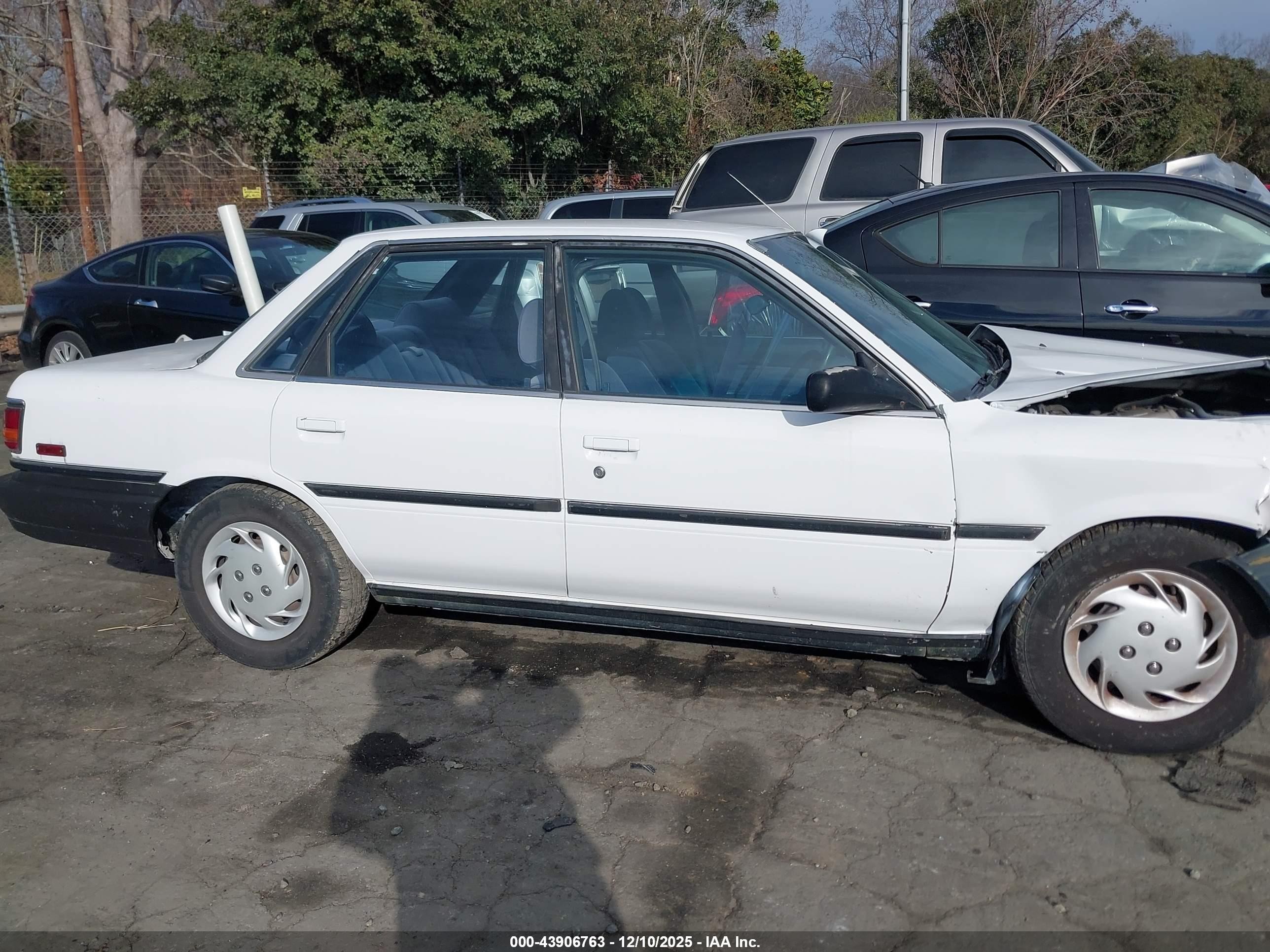 1991 Toyota Camry Dlx White vin: 4T1SV21EXMU335440