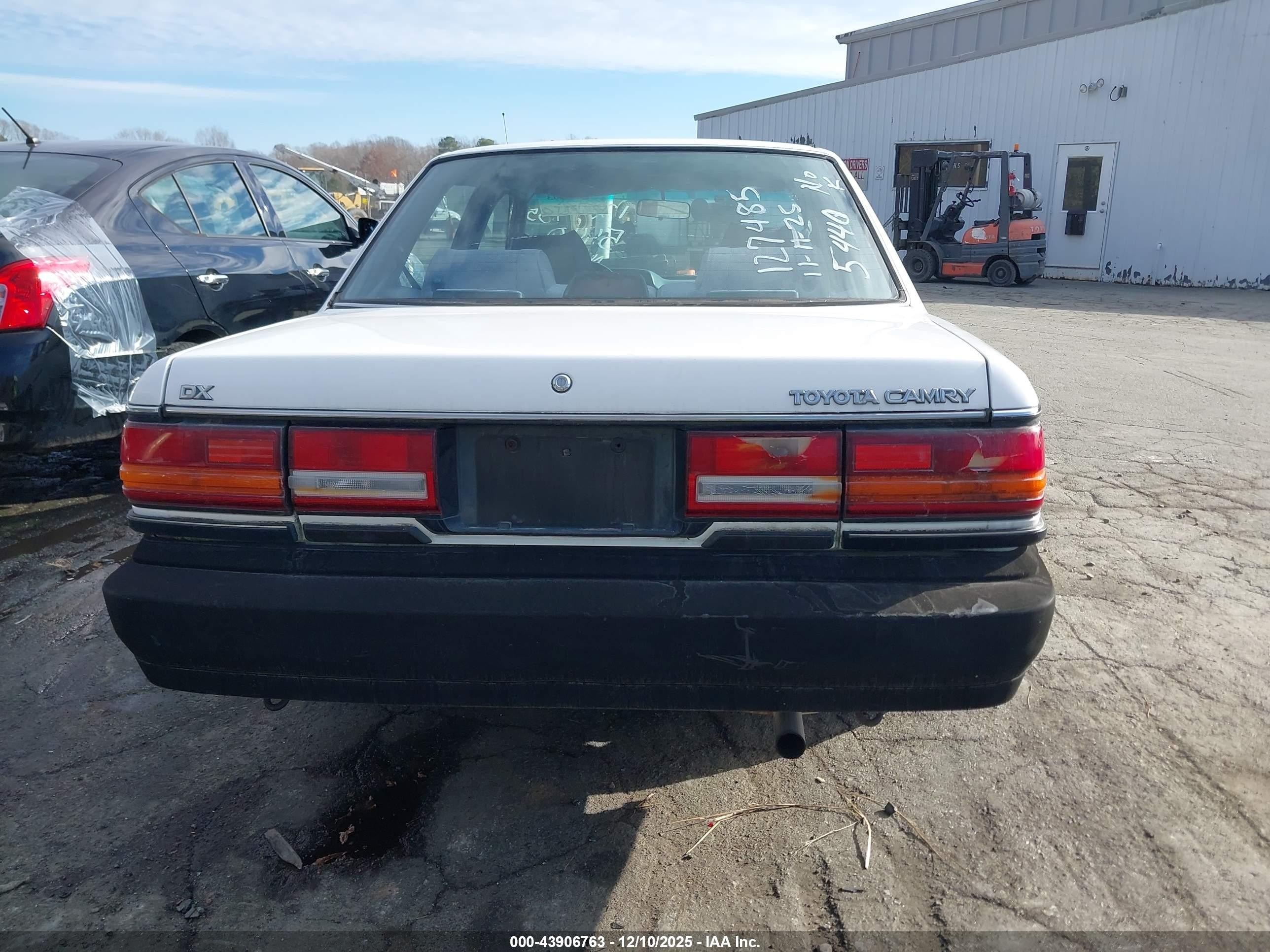 1991 Toyota Camry Dlx White vin: 4T1SV21EXMU335440