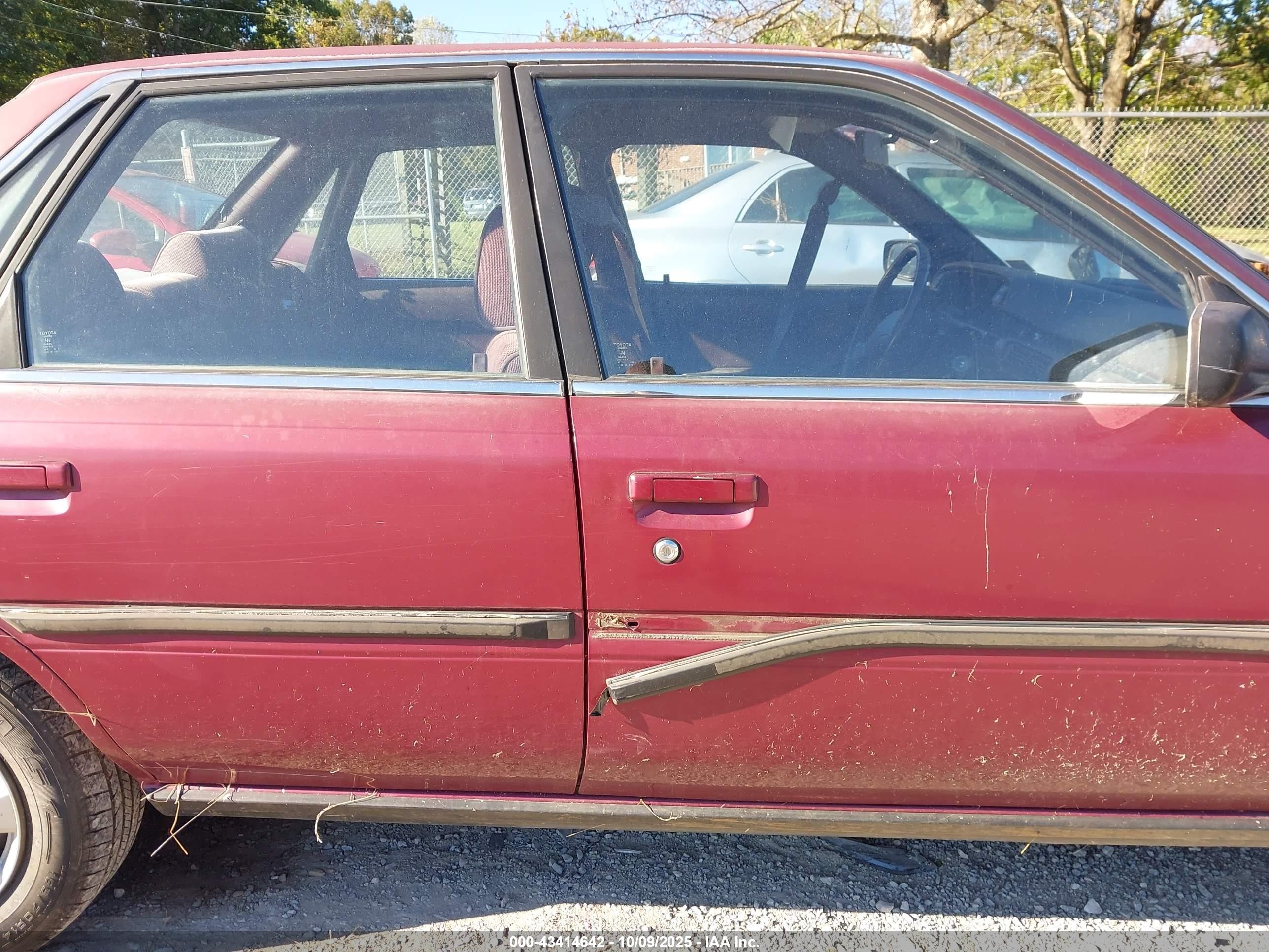 1991 Toyota Camry Dlx Red vin: 4T1SV21EXMU354893